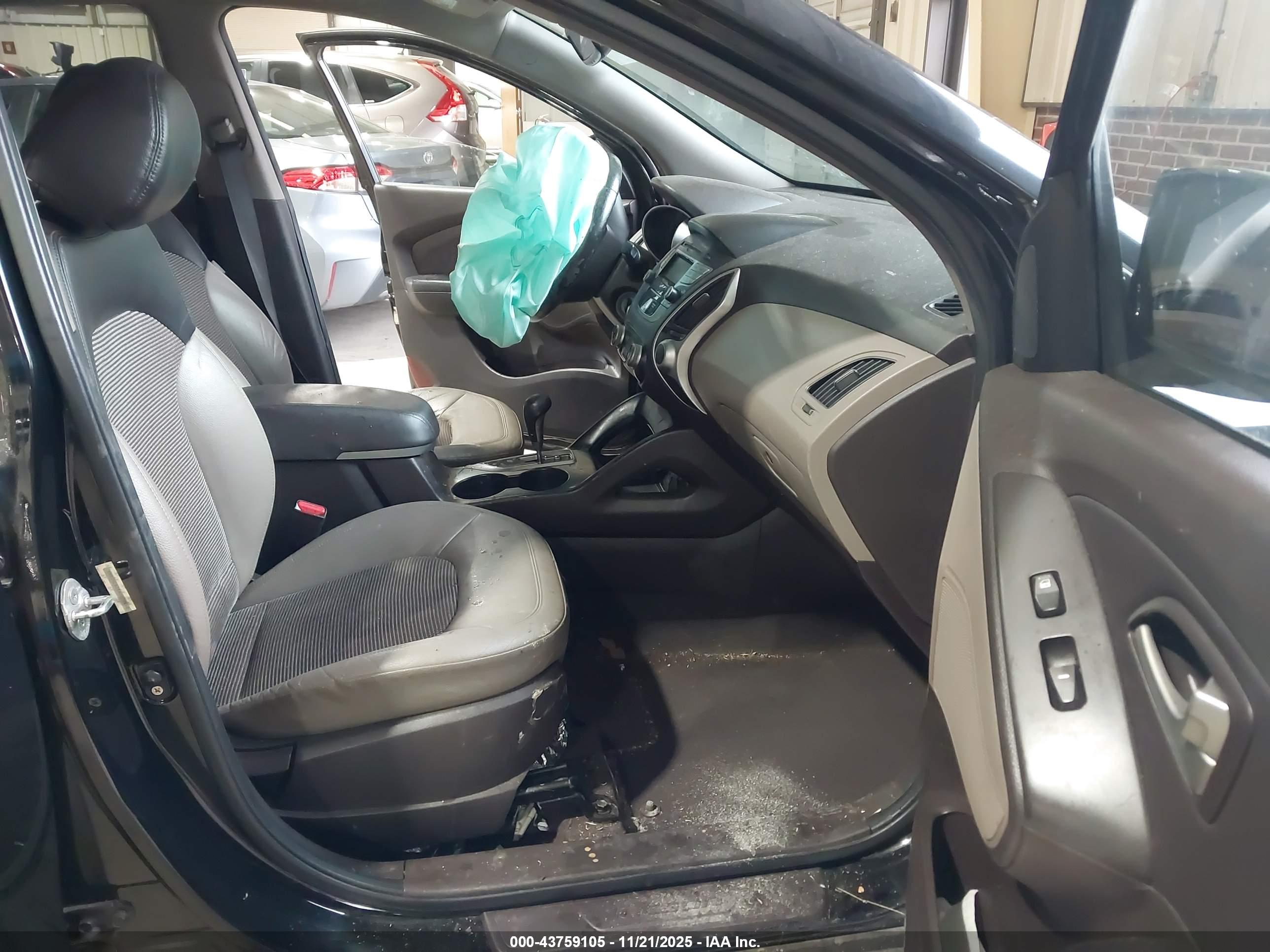 HYUNDAI TUCSON image 5