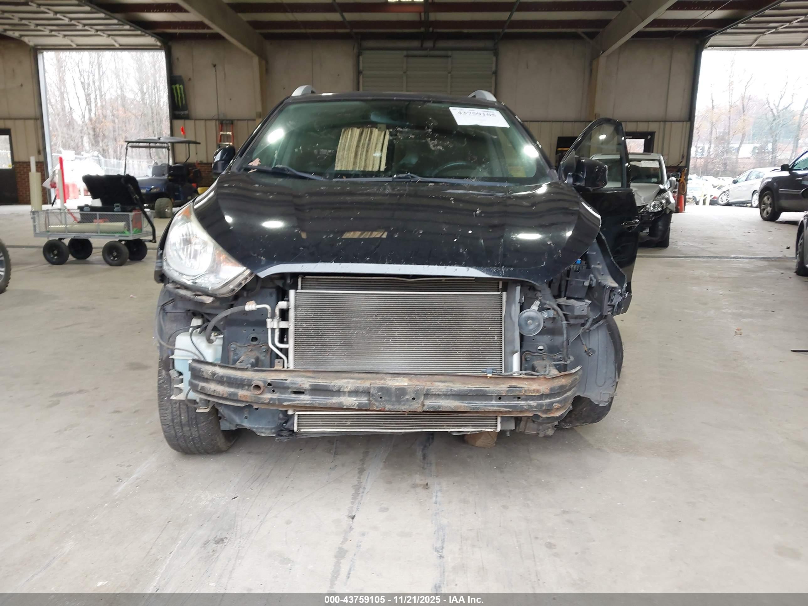 HYUNDAI TUCSON image 6