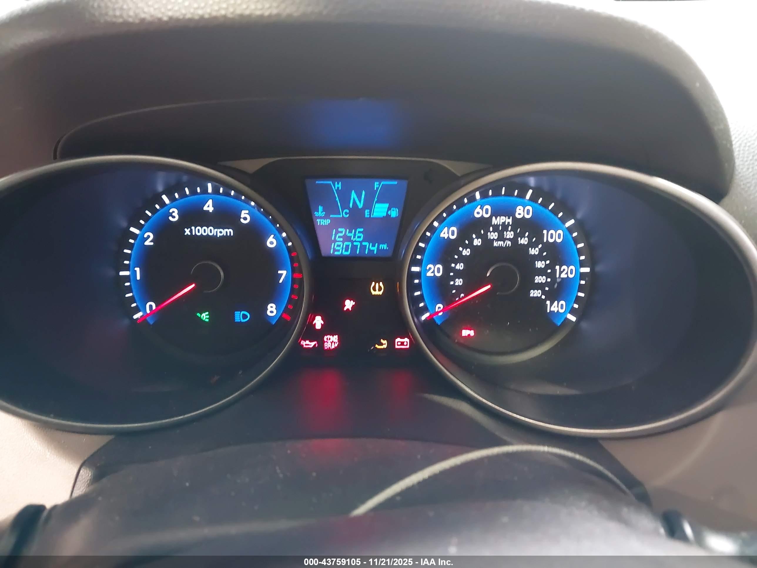 HYUNDAI TUCSON image 7