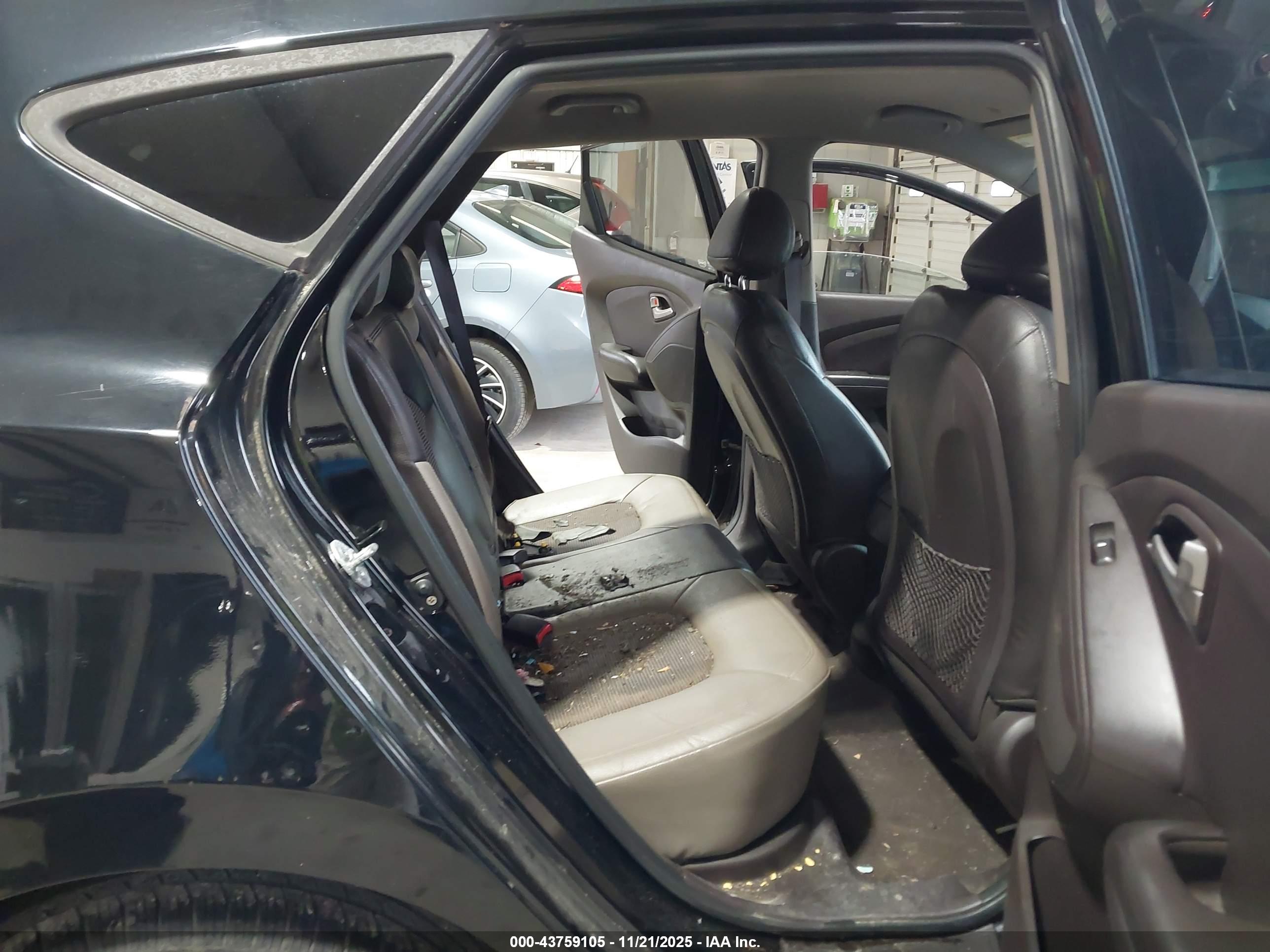 HYUNDAI TUCSON image 8
