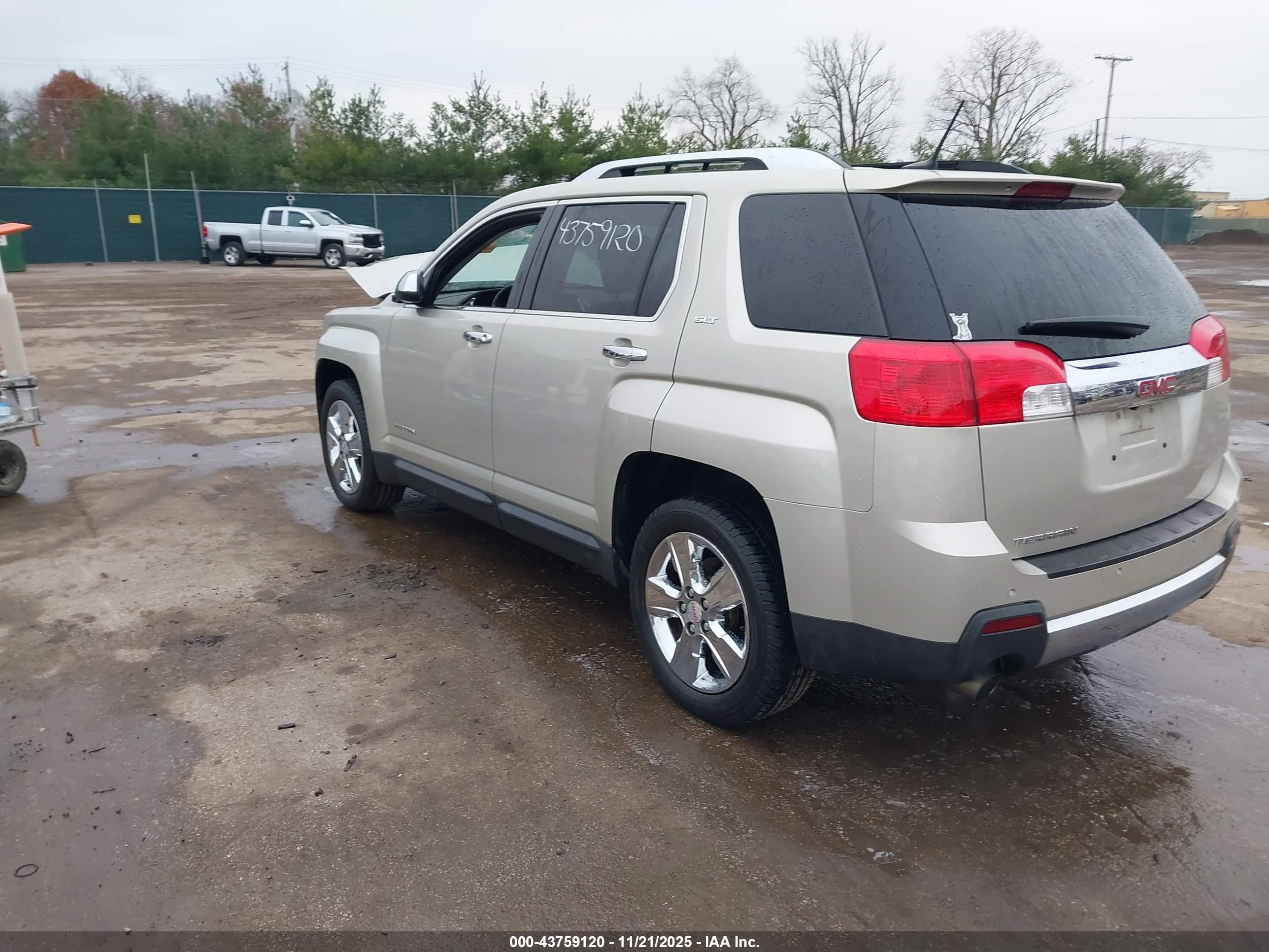GMC TERRAIN image 3
