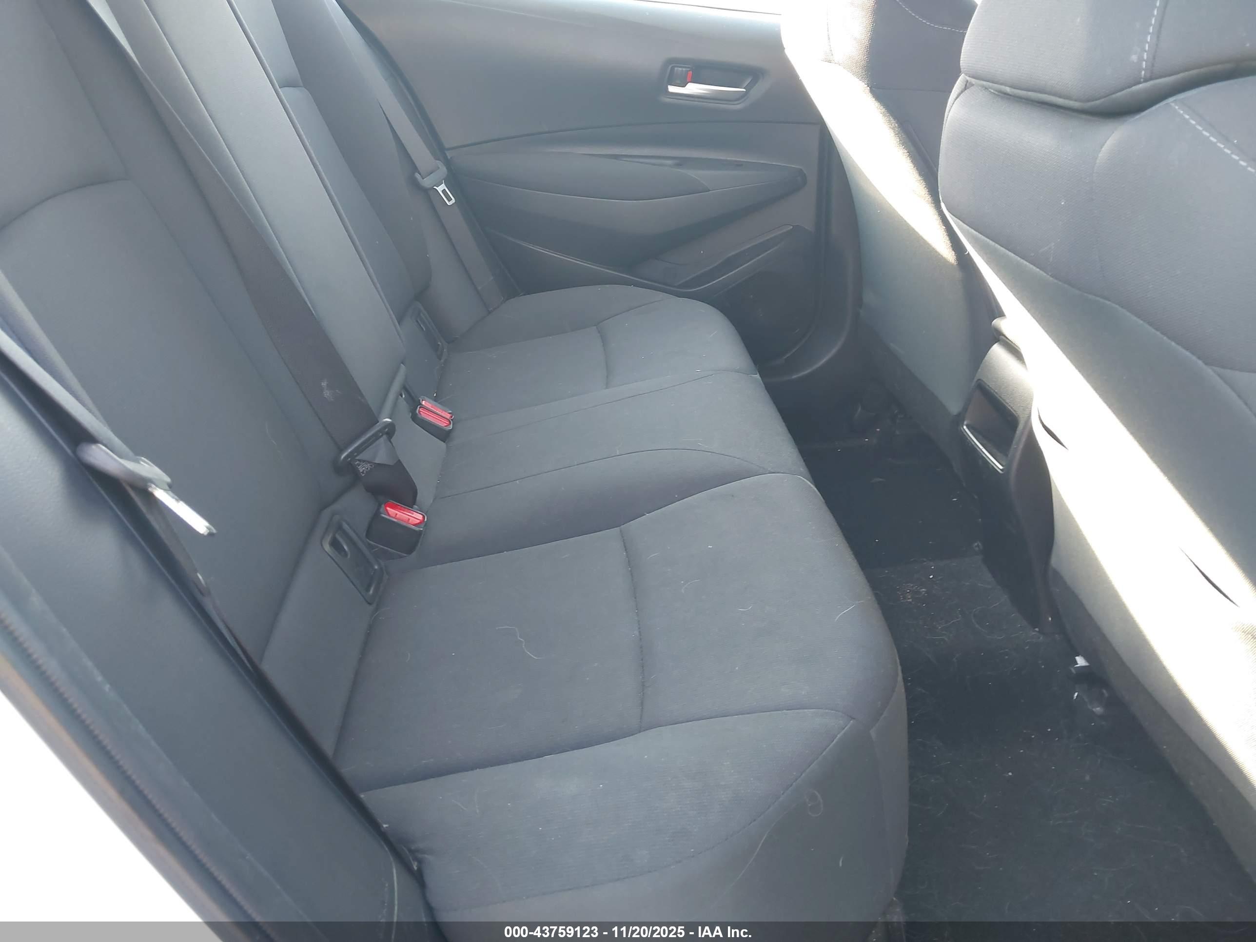TOYOTA COROLLA image 8