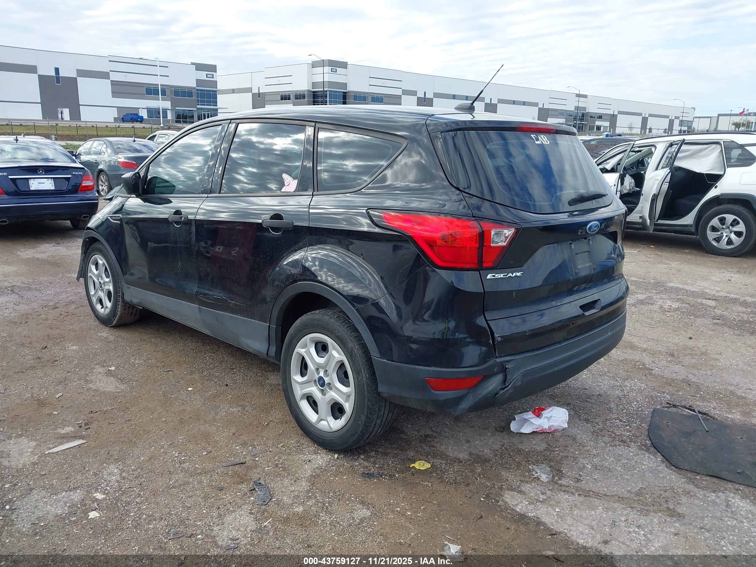 FORD ESCAPE image 3
