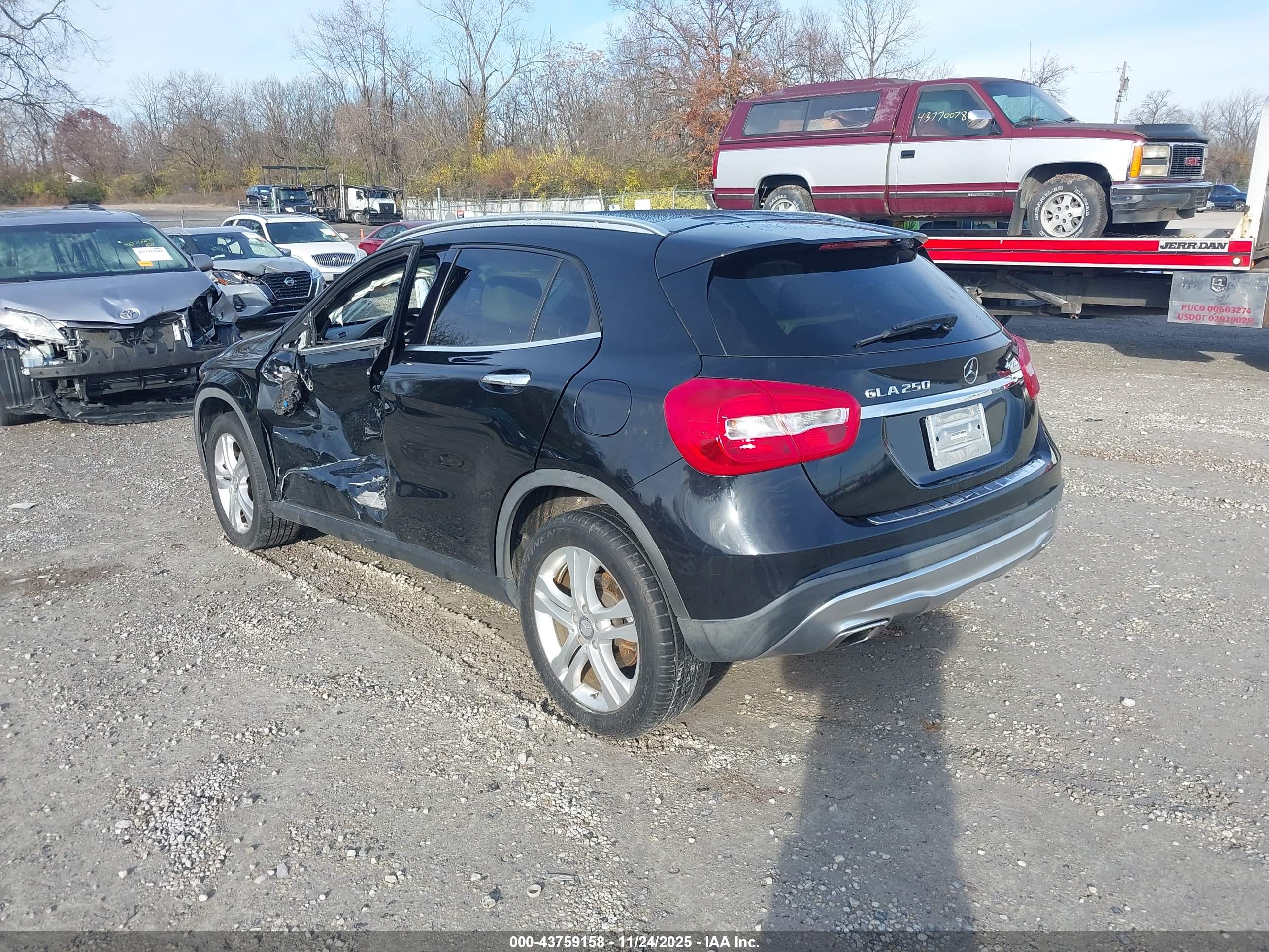 MERCEDES-BENZ GLA image 3