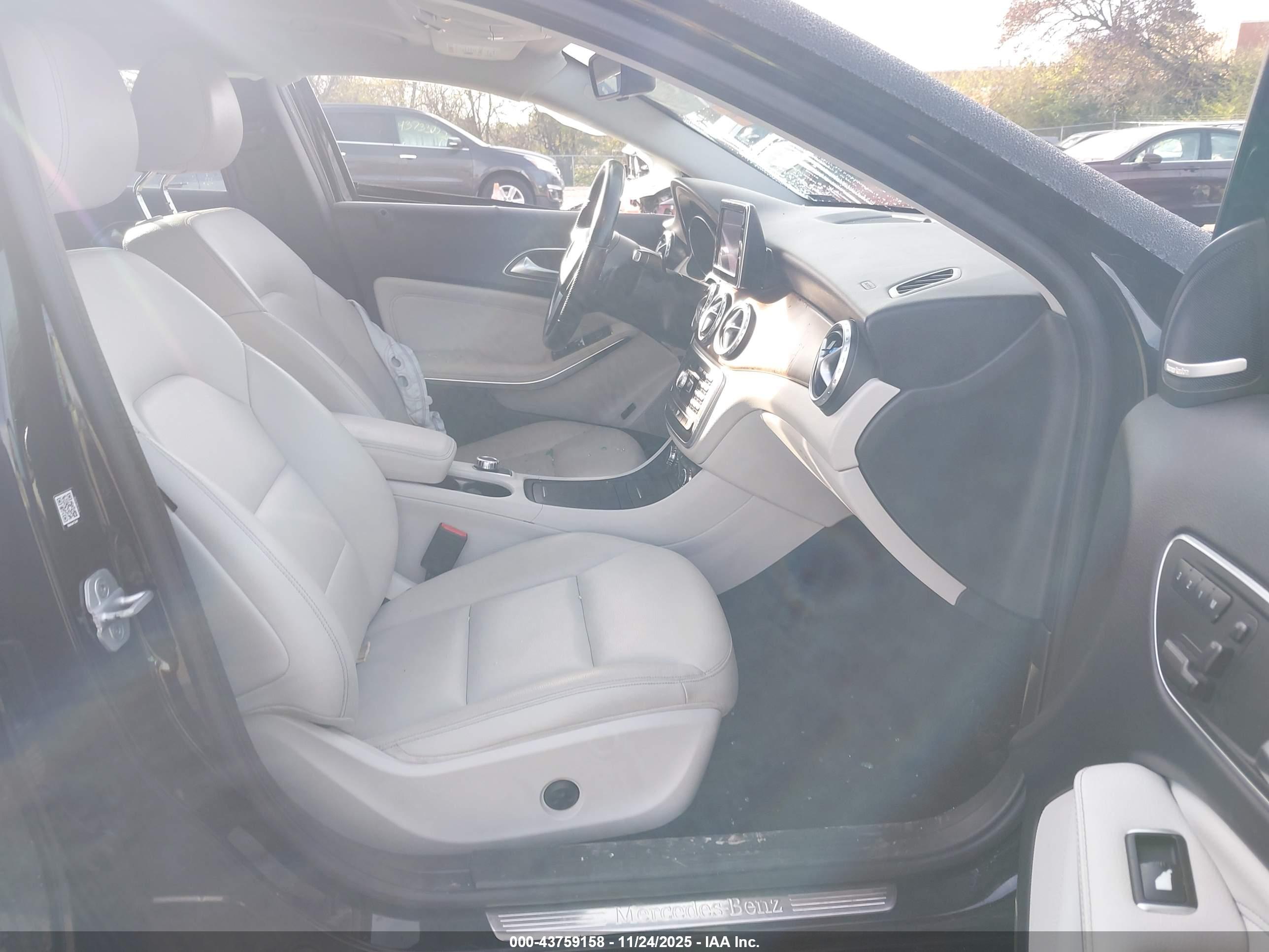 MERCEDES-BENZ GLA image 5