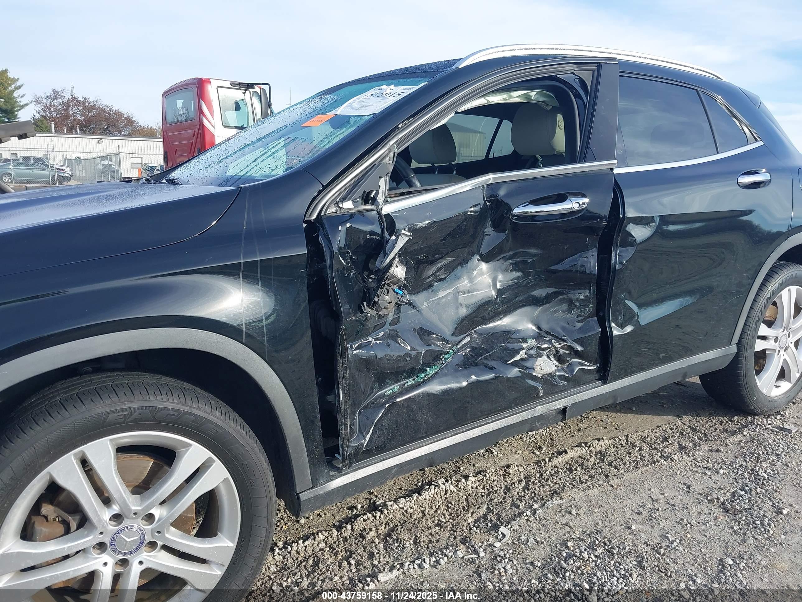 MERCEDES-BENZ GLA image 6