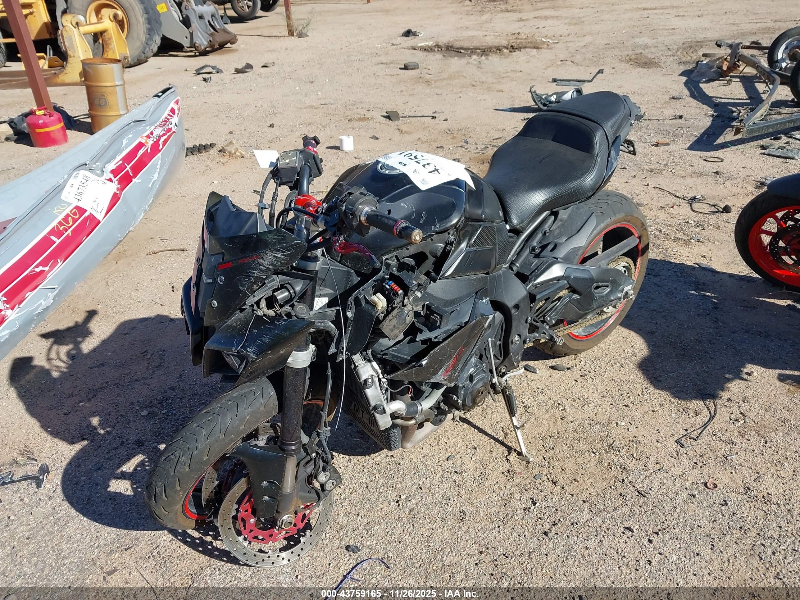 YAMAHA FZ10 image 2