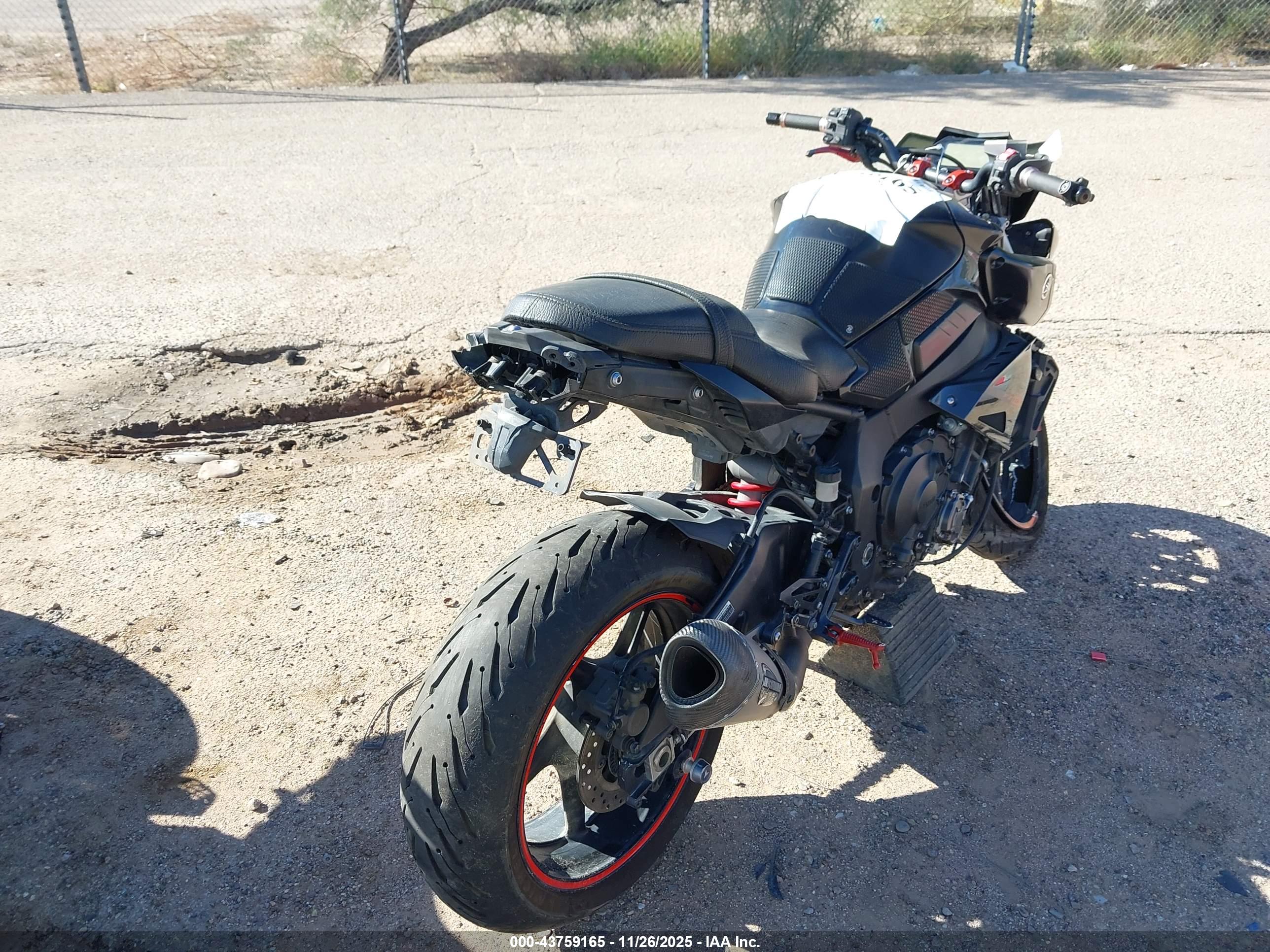 YAMAHA FZ10 image 4