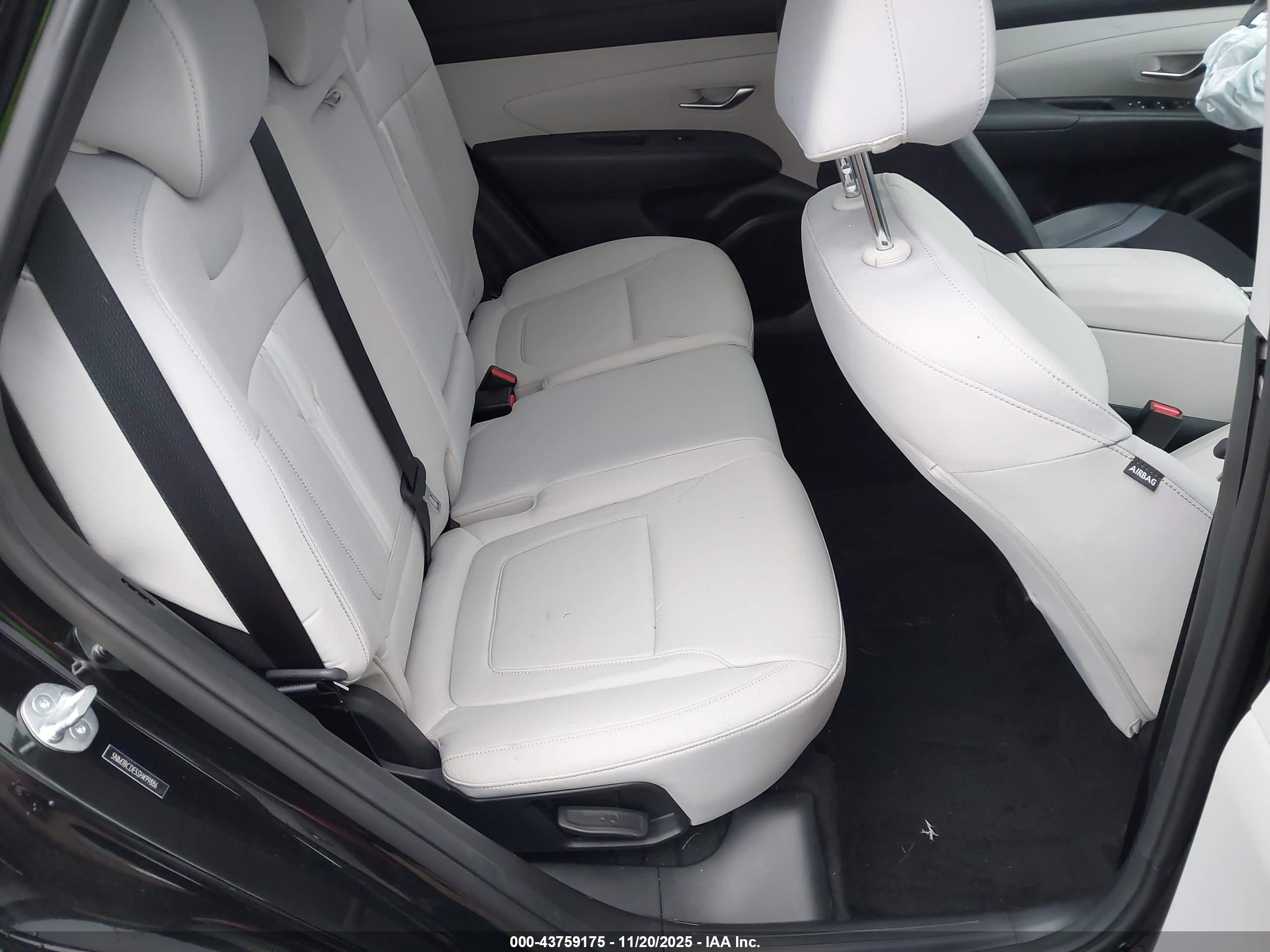 HYUNDAI TUCSON image 8