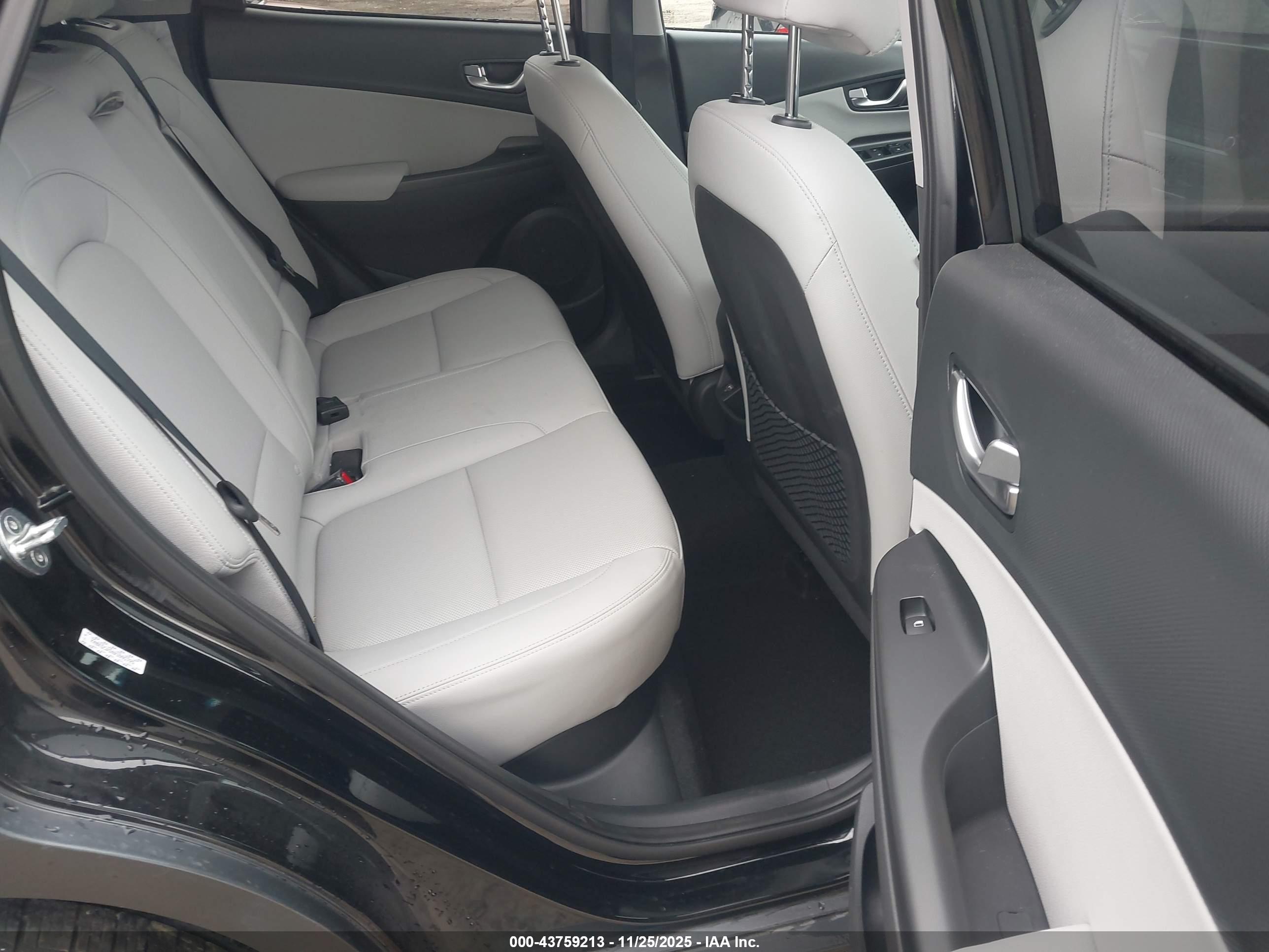 HYUNDAI KONA image 8