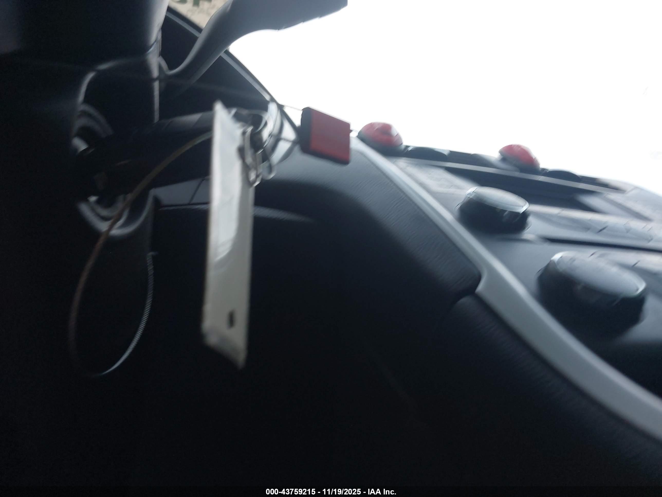 FORD FUSION image 11
