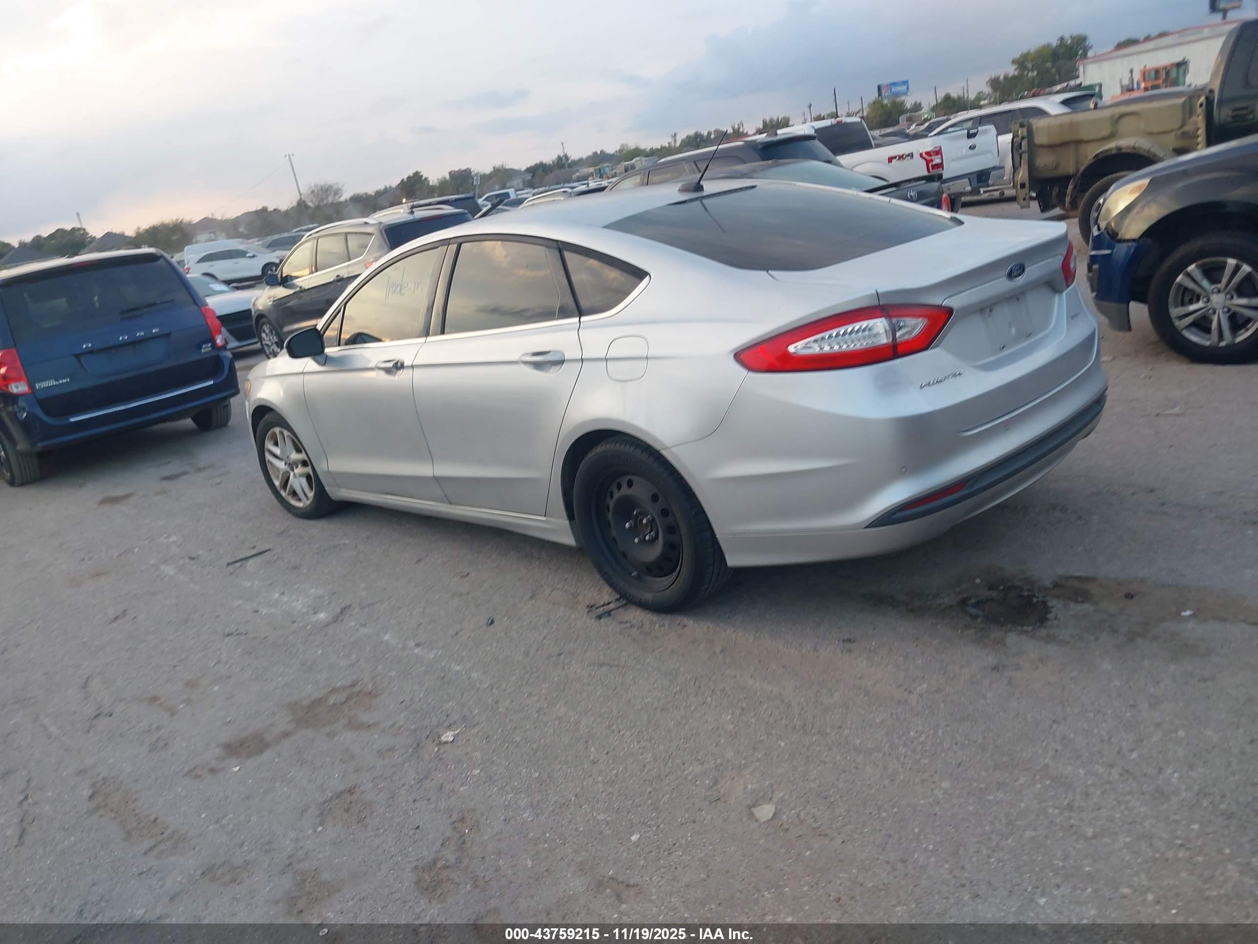 FORD FUSION image 3