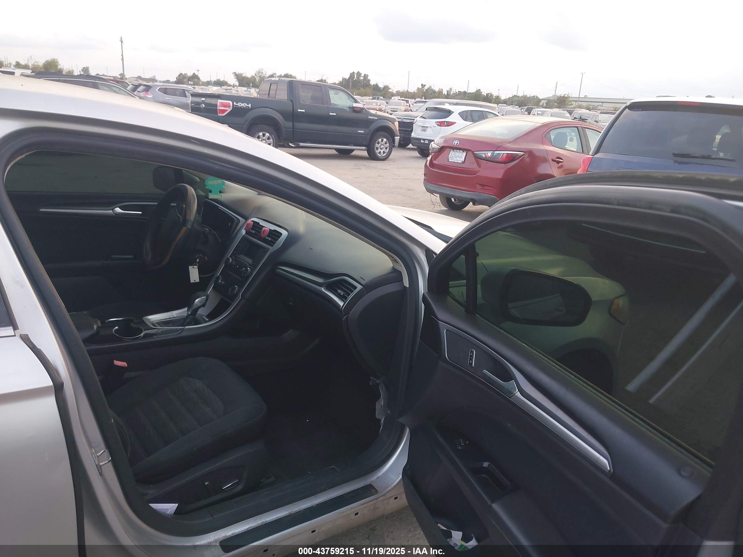 FORD FUSION image 5