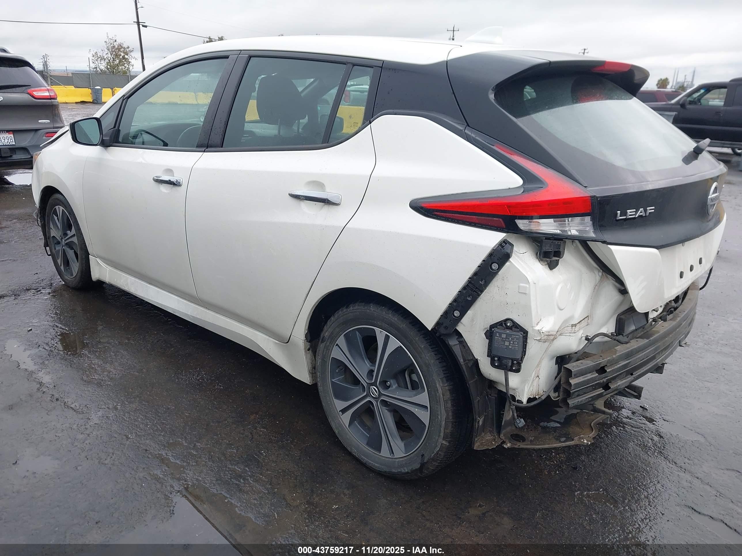 NISSAN LEAF image 3