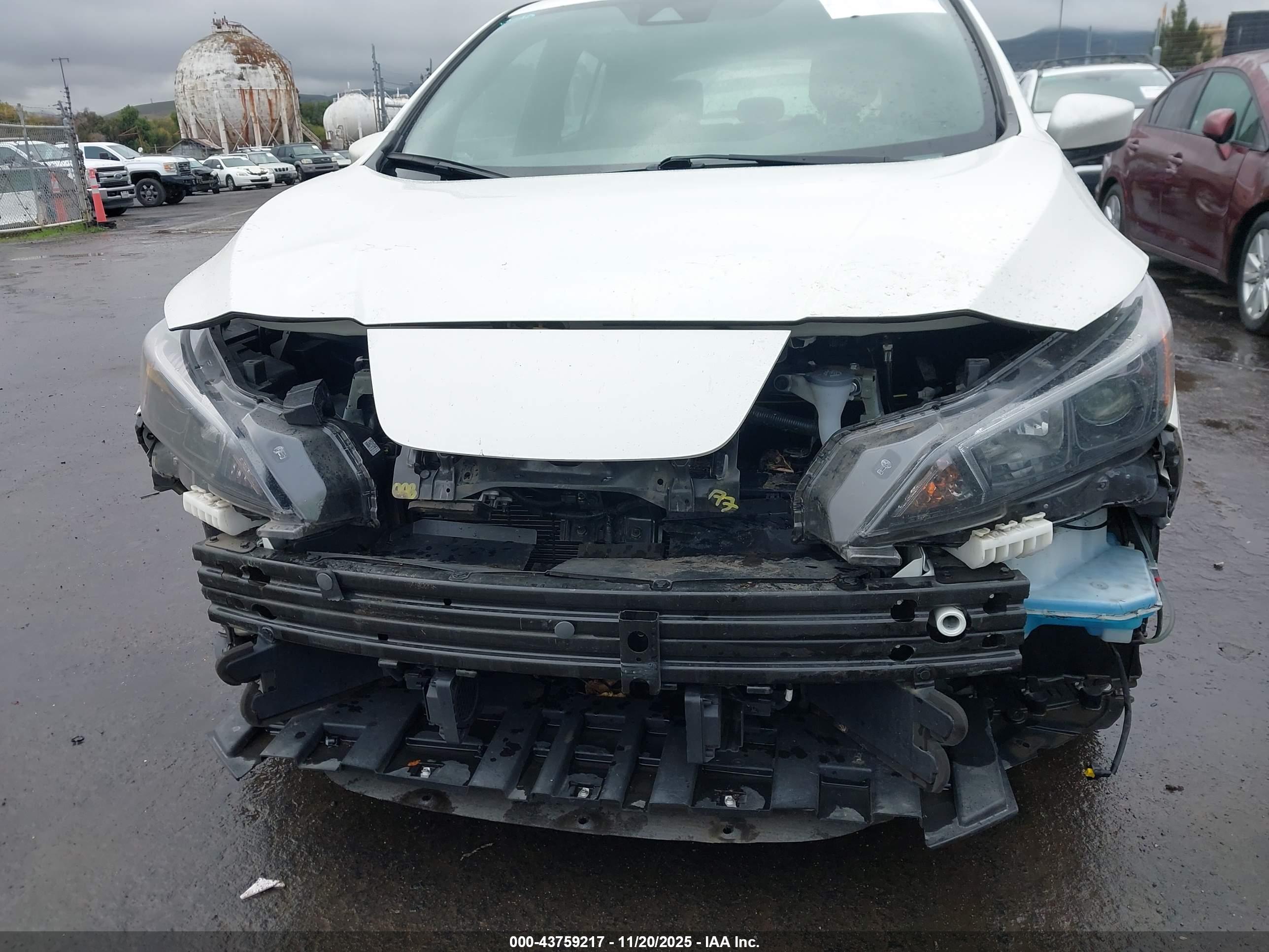 NISSAN LEAF image 6