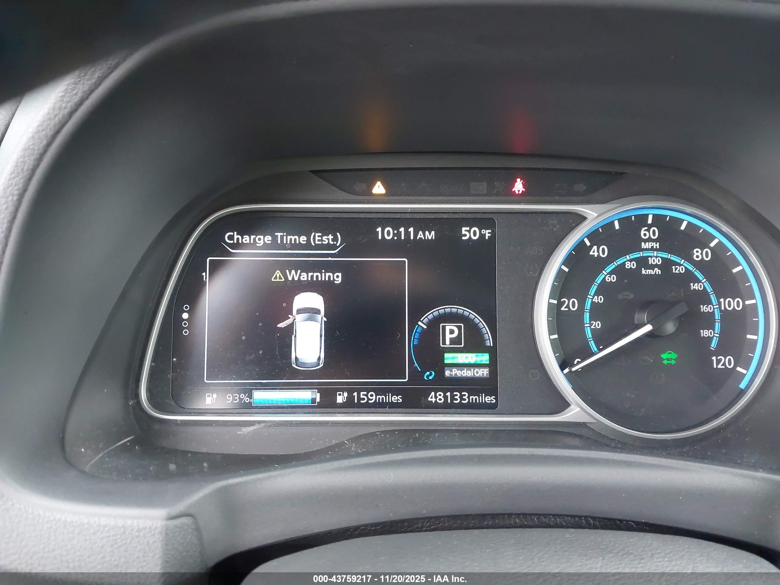 NISSAN LEAF image 7