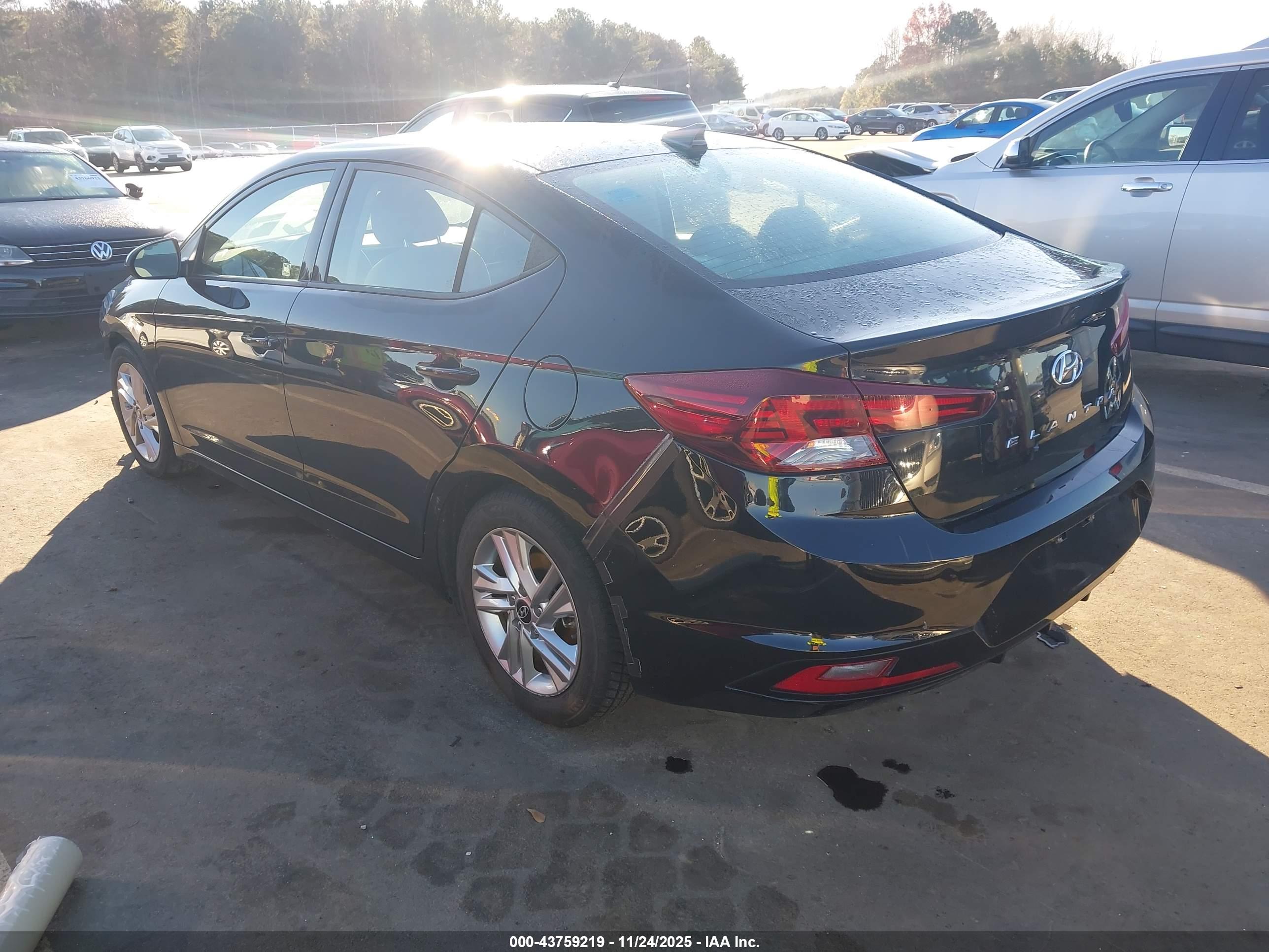 HYUNDAI ELANTRA image 3
