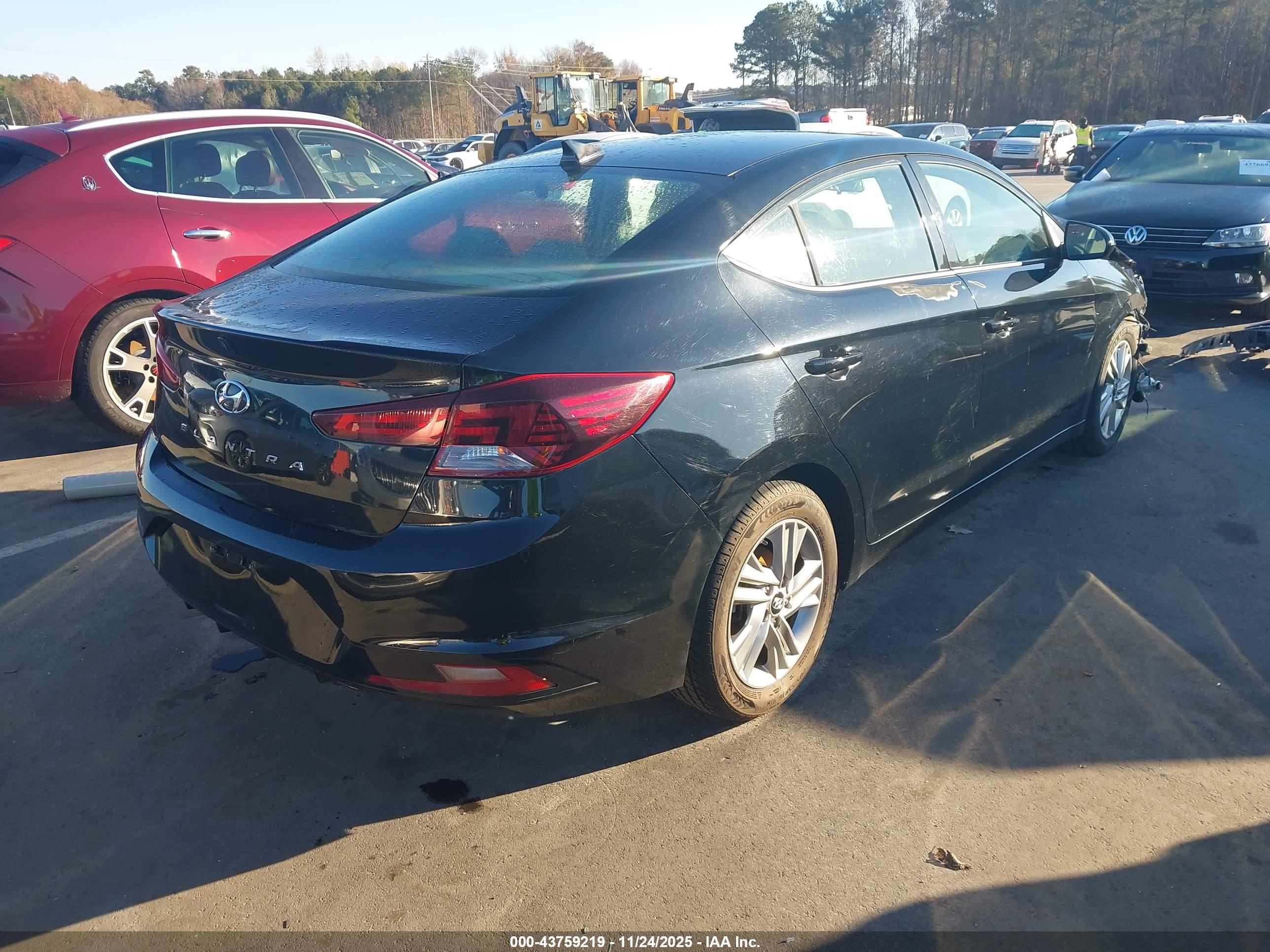 HYUNDAI ELANTRA image 4