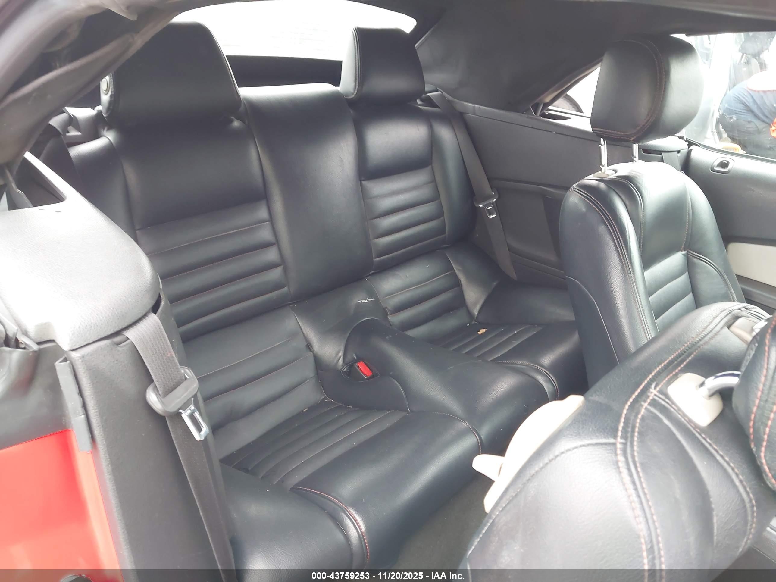 FORD MUSTANG image 8