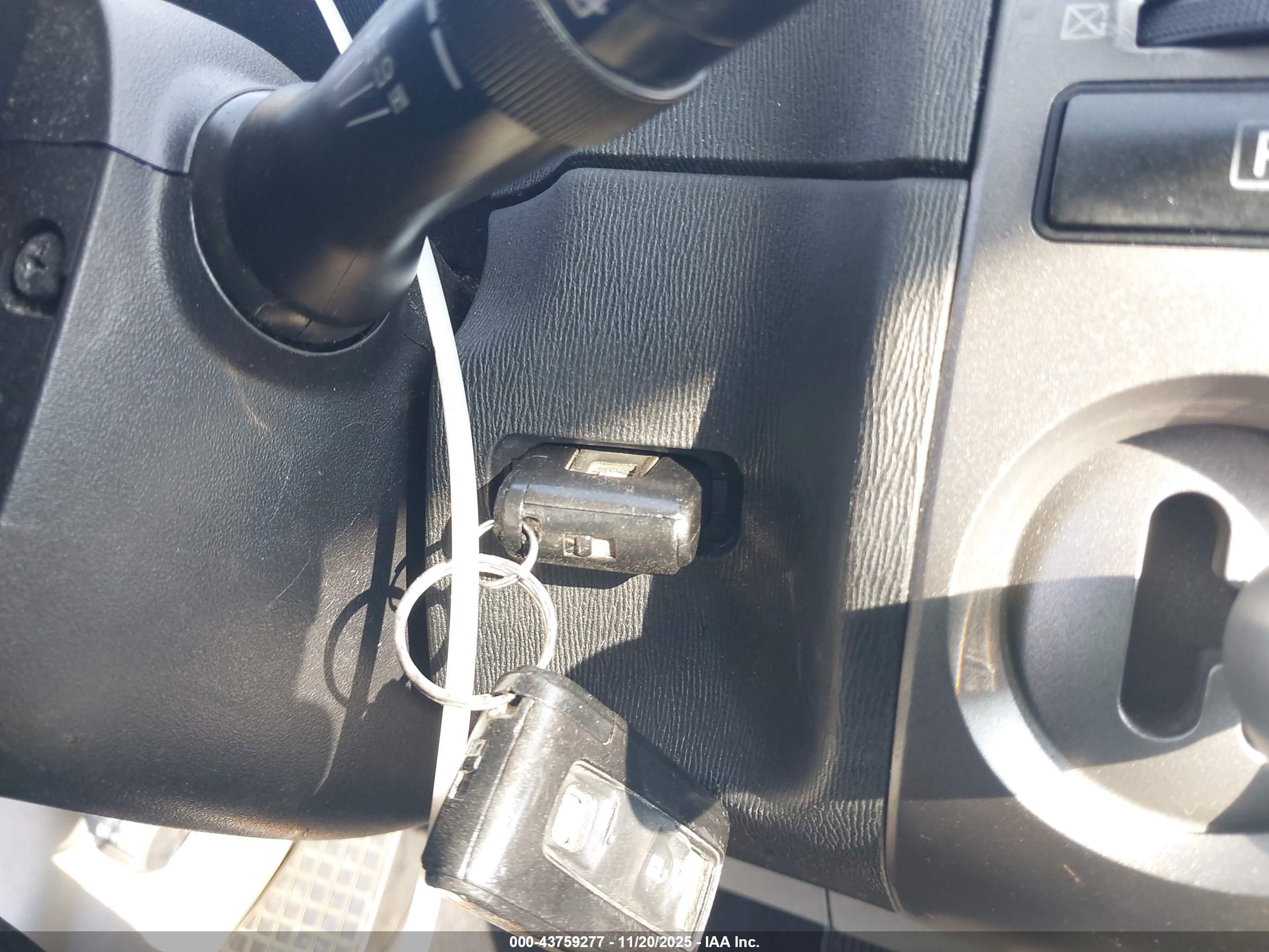 TOYOTA PRIUS image 11