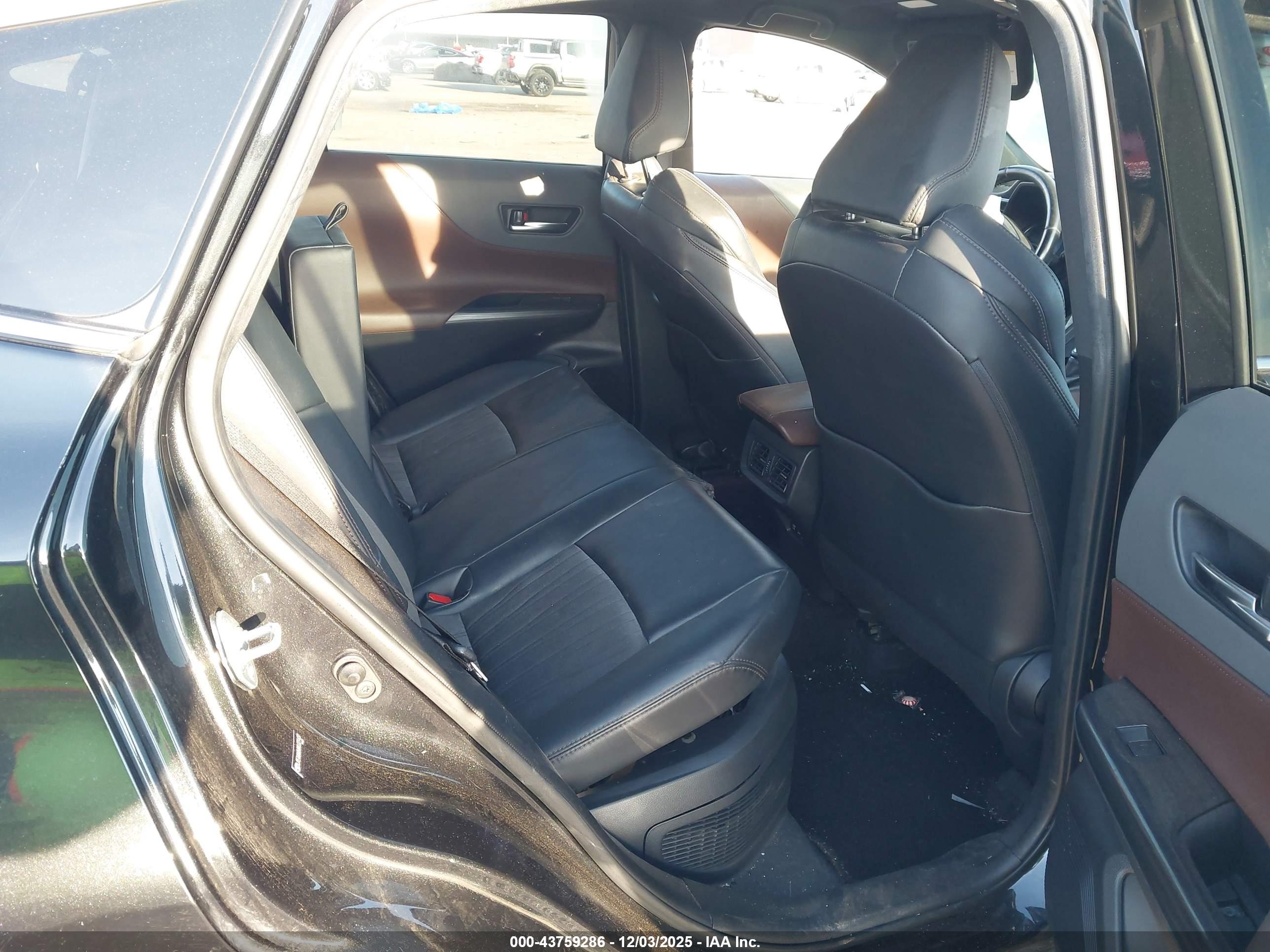 TOYOTA VENZA image 8