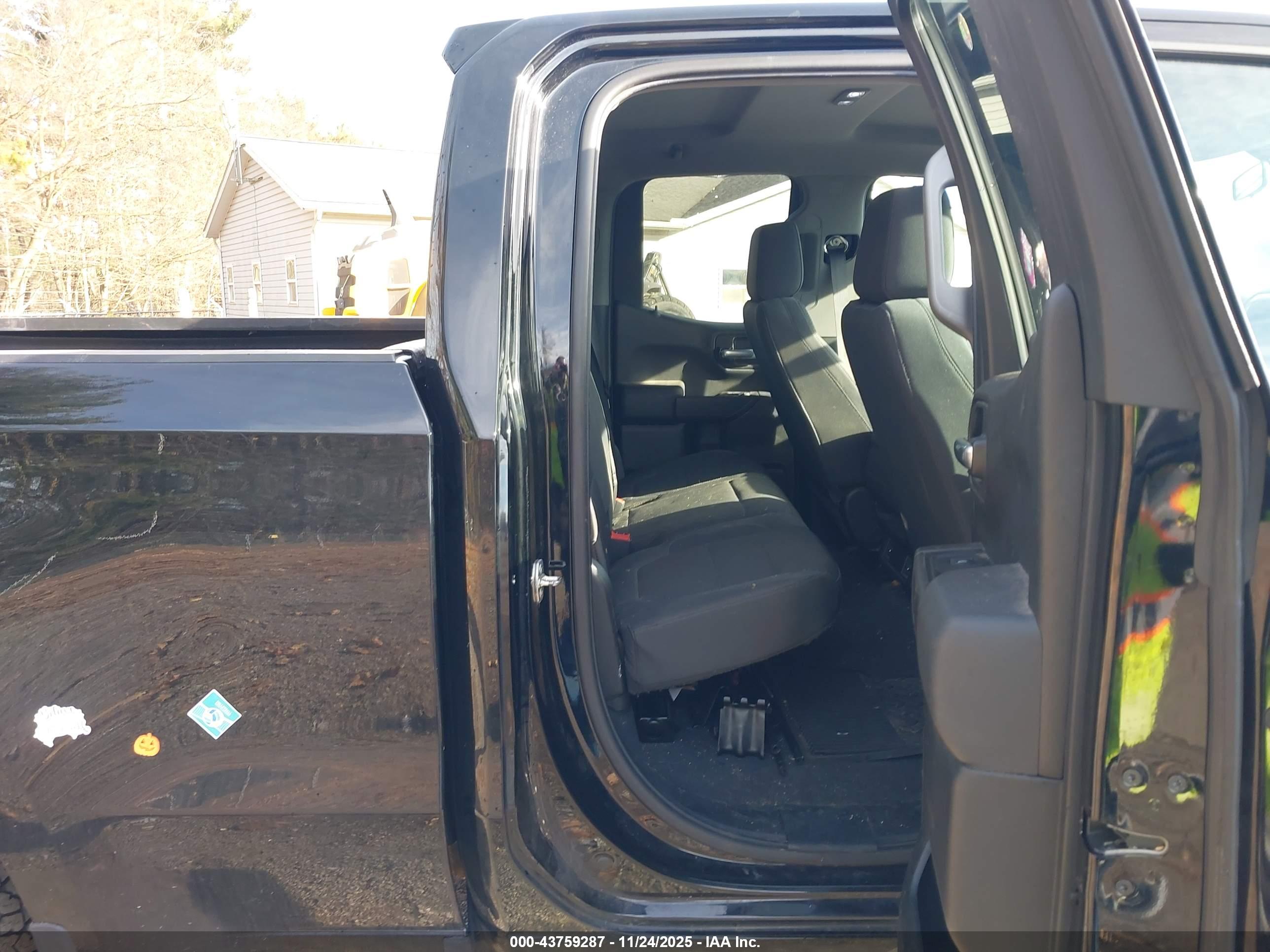CHEVROLET SILVERADO image 8