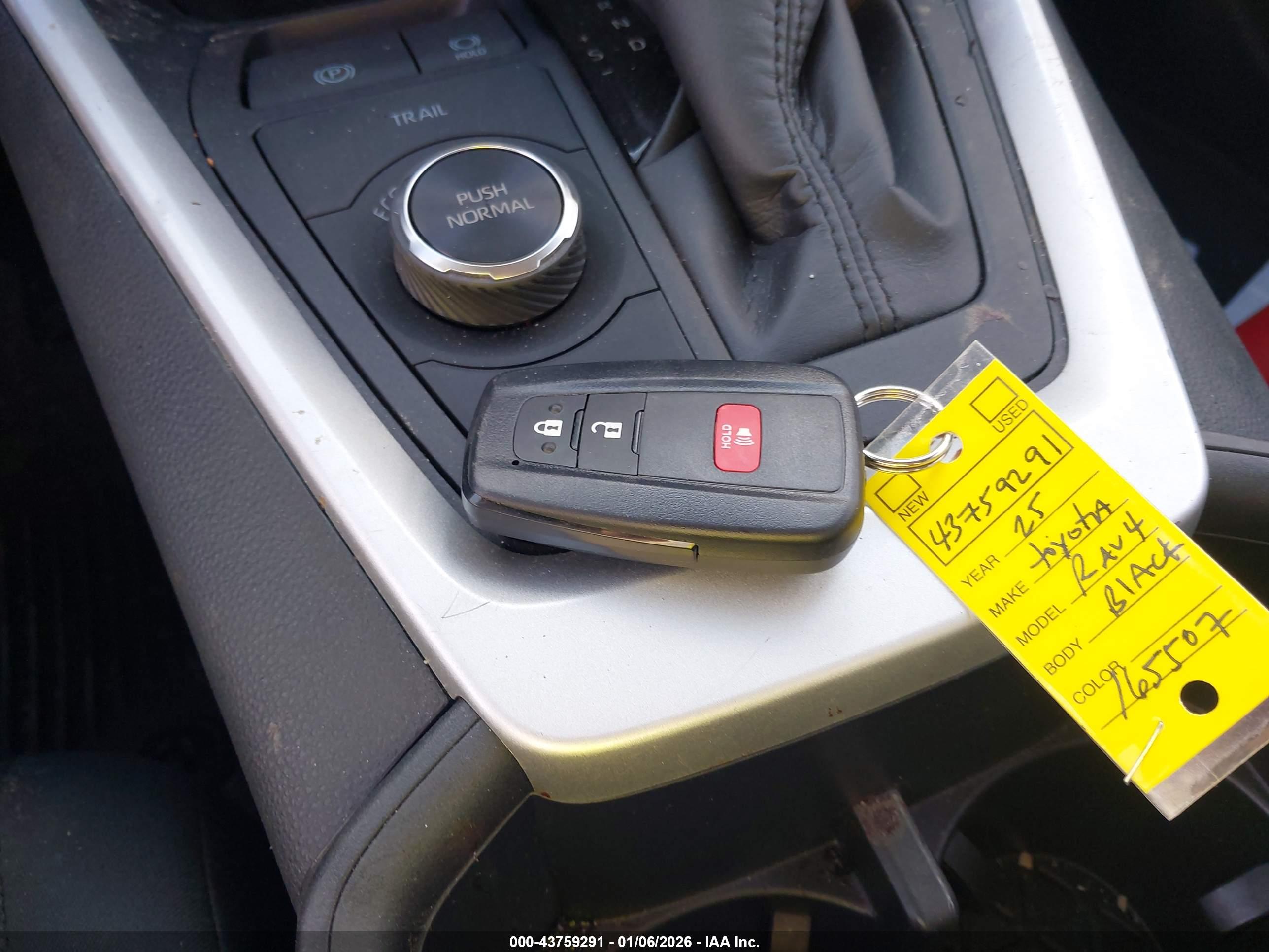 TOYOTA RAV4 image 11
