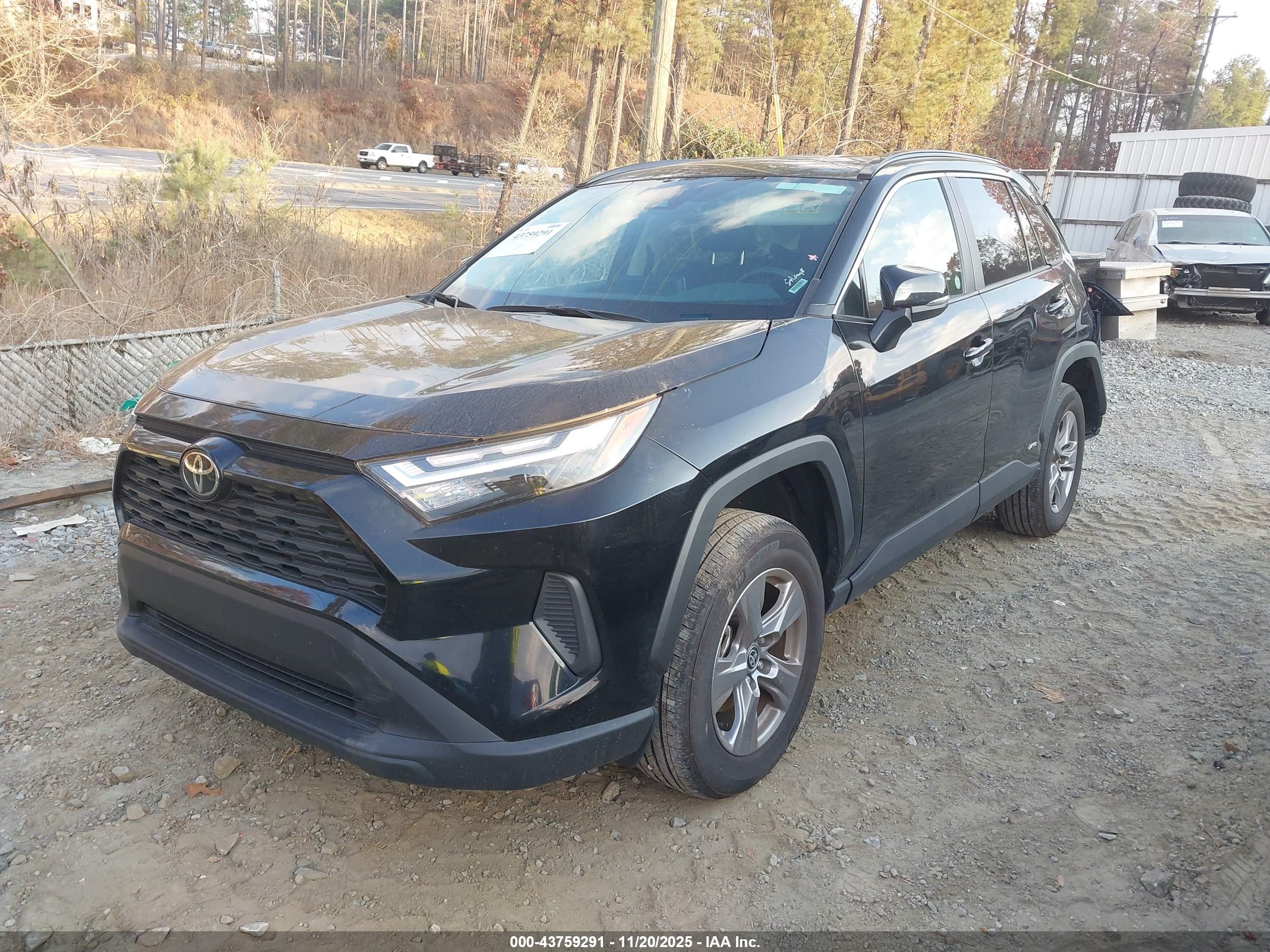 TOYOTA RAV4 image 2