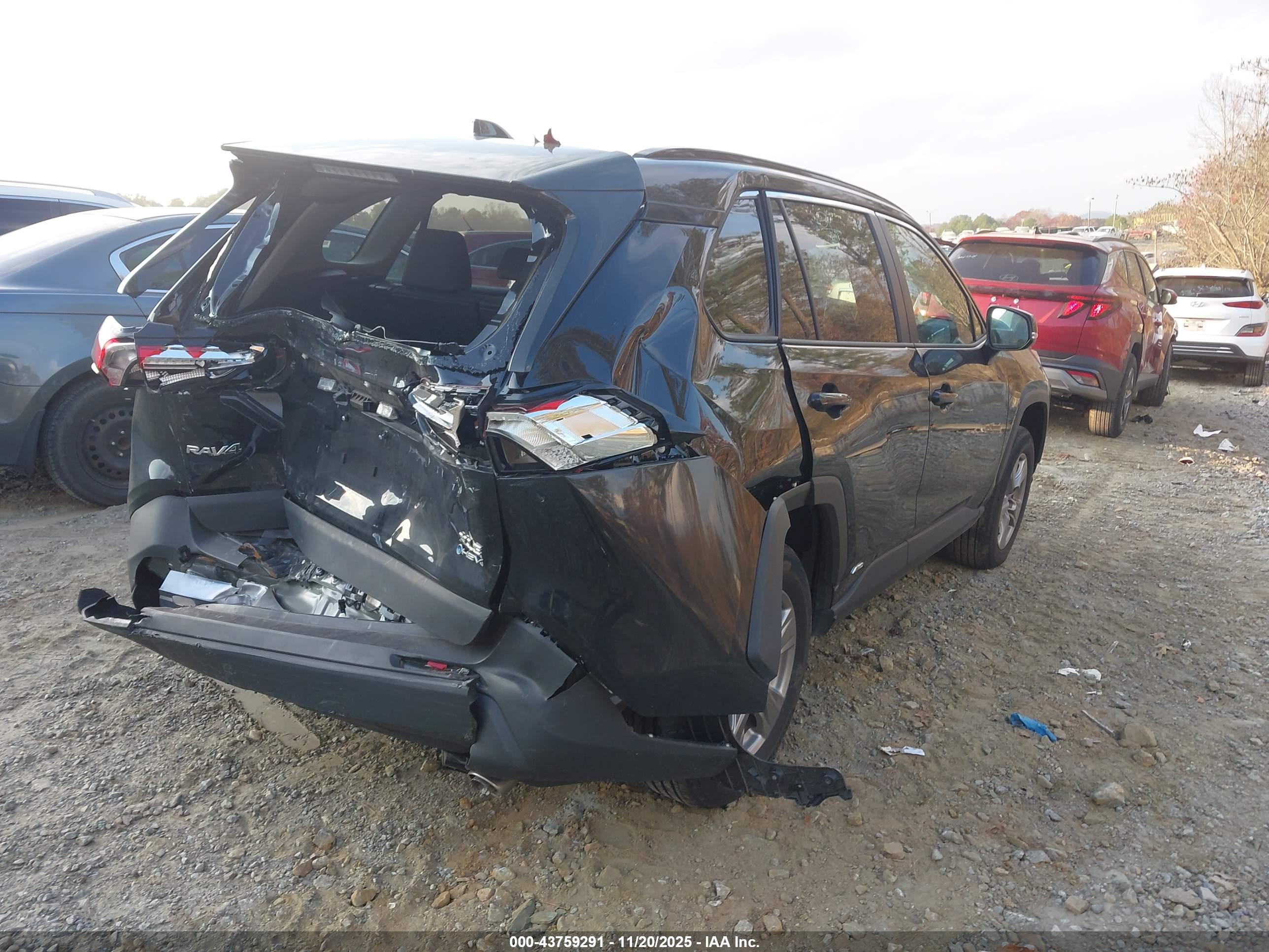 TOYOTA RAV4 image 4