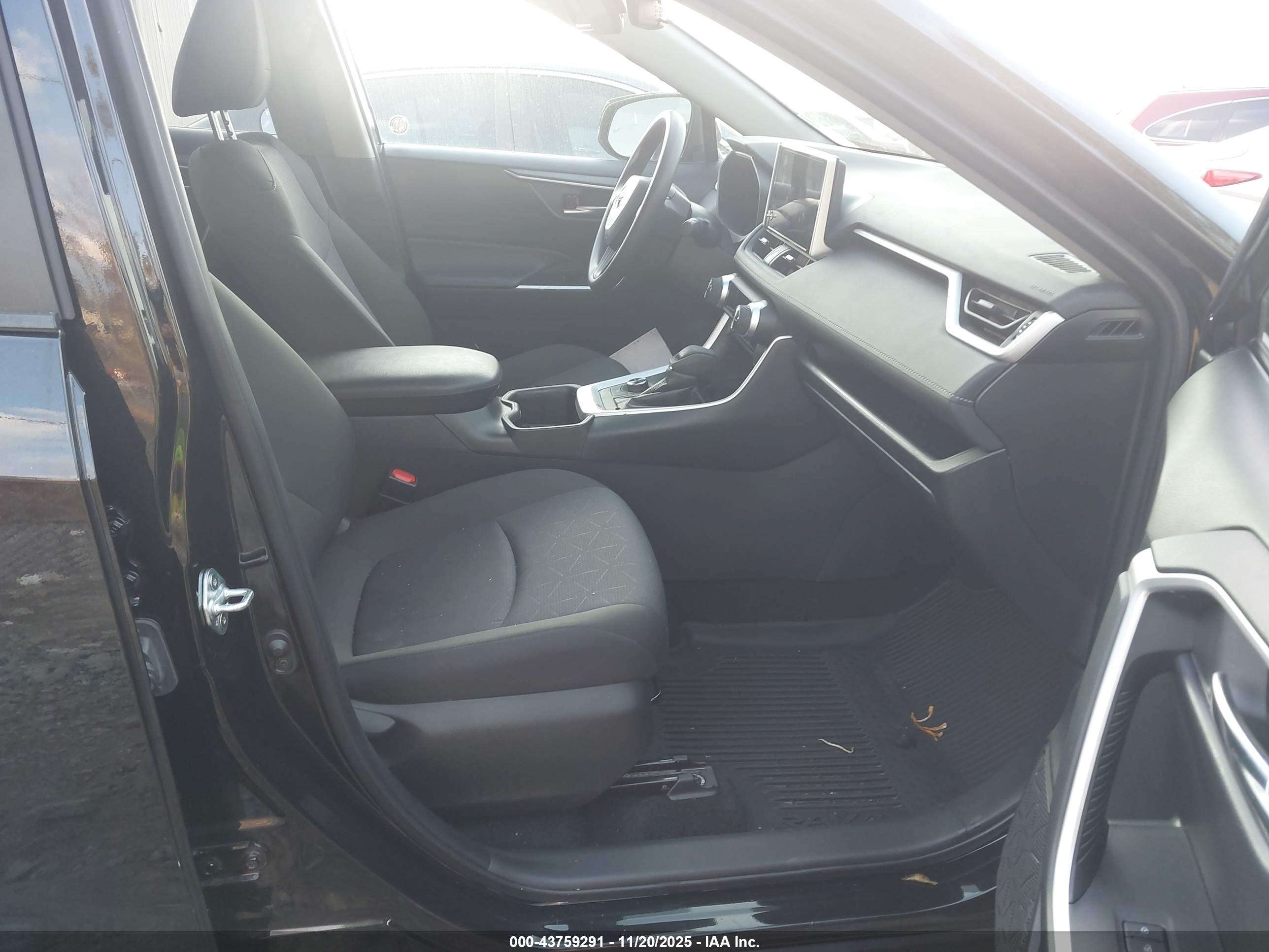 TOYOTA RAV4 image 5
