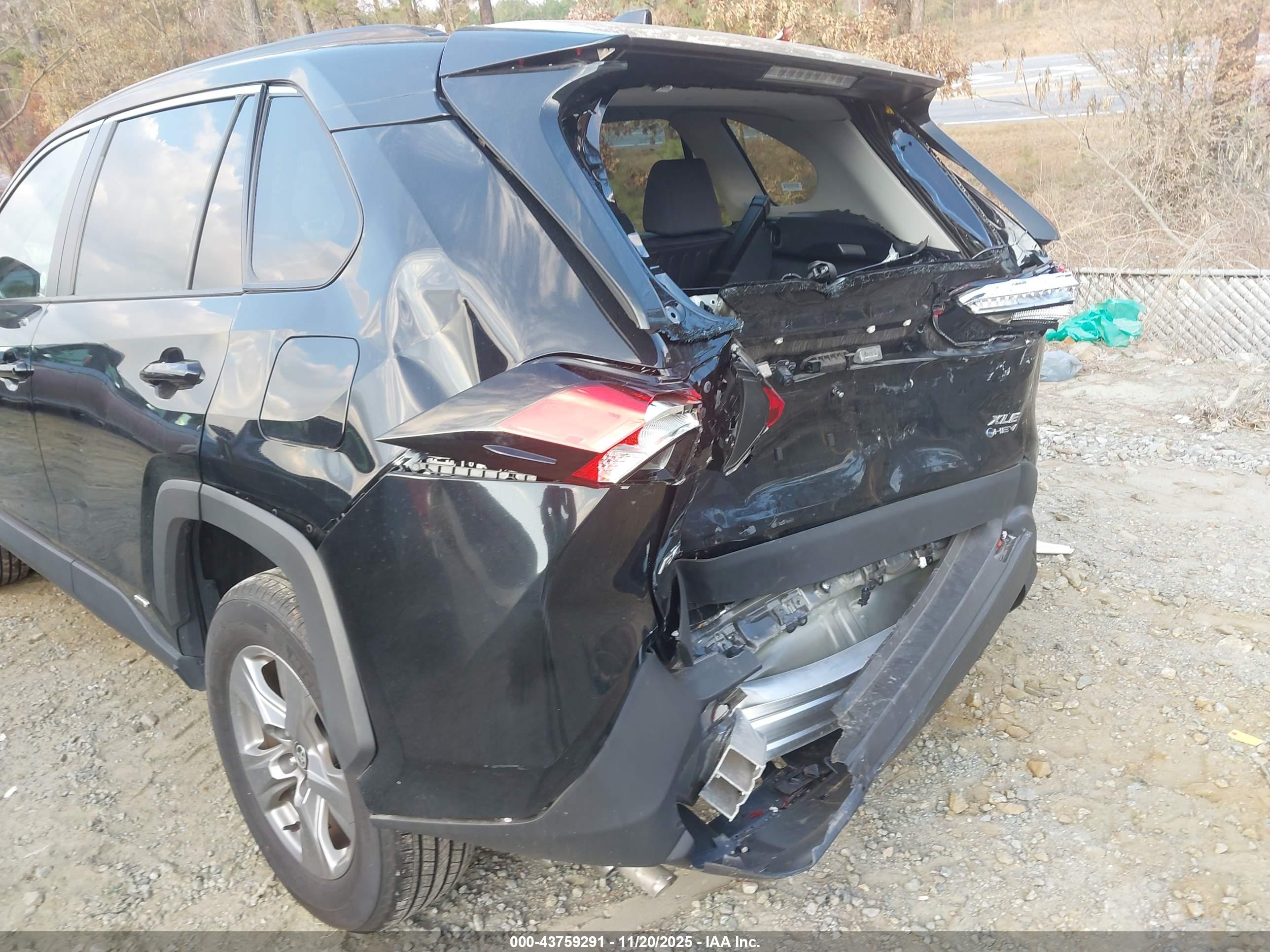 TOYOTA RAV4 image 6