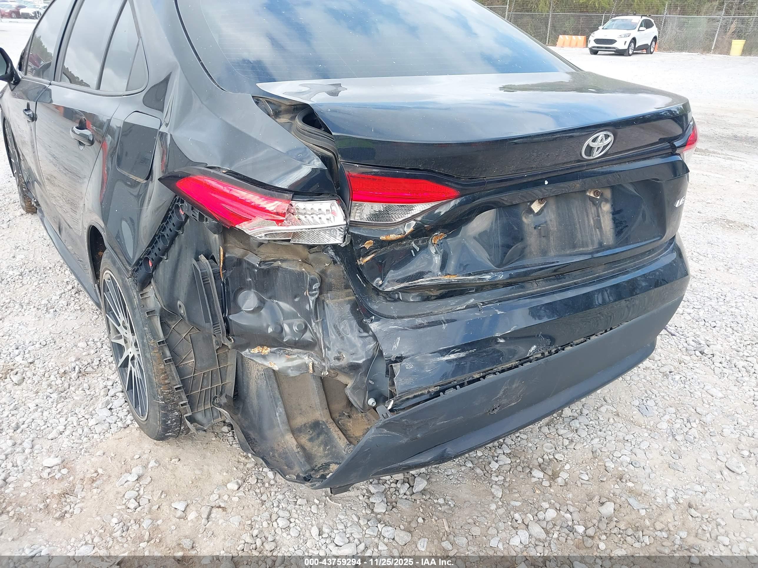TOYOTA COROLLA image 6