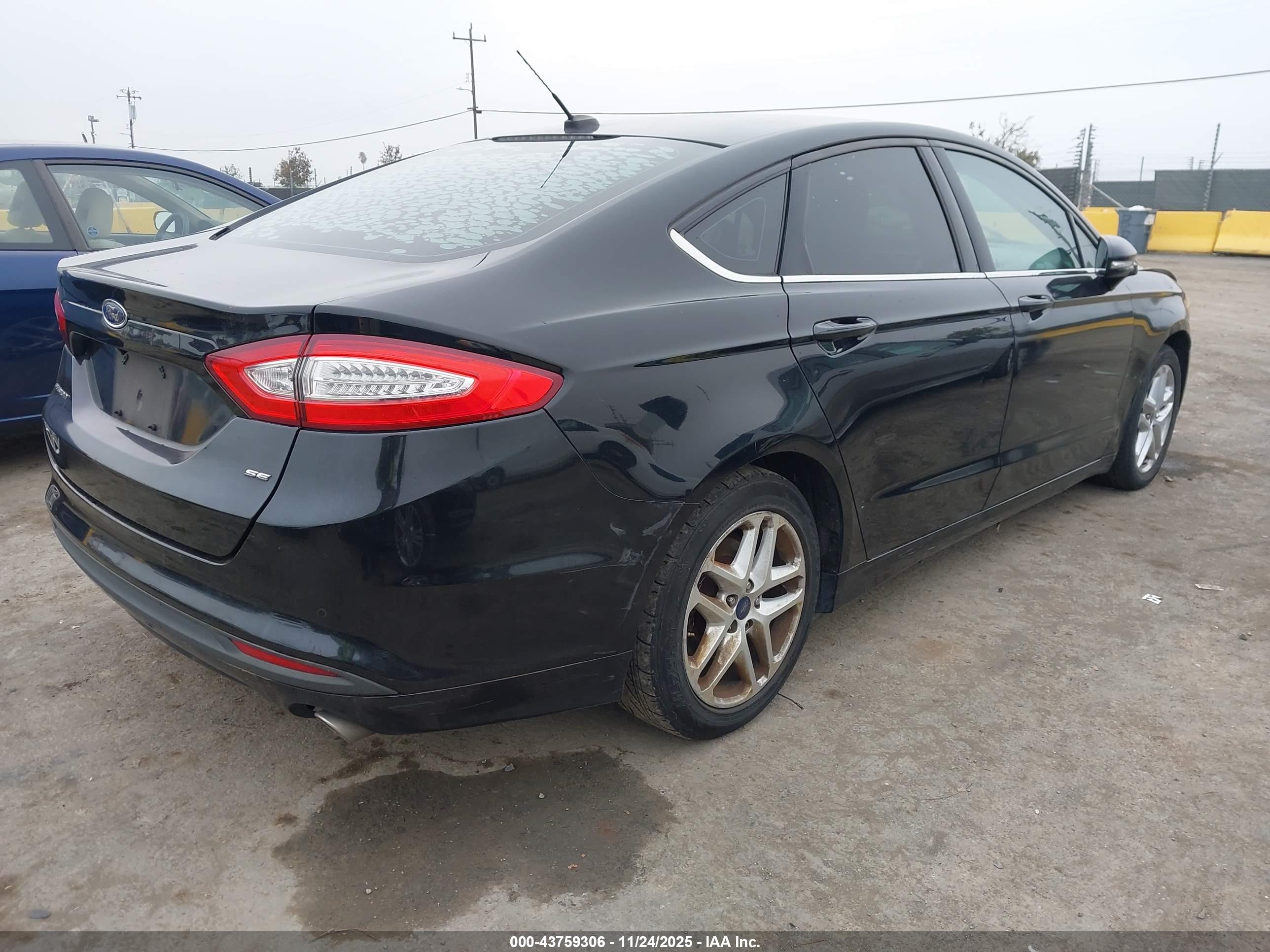FORD FUSION image 4