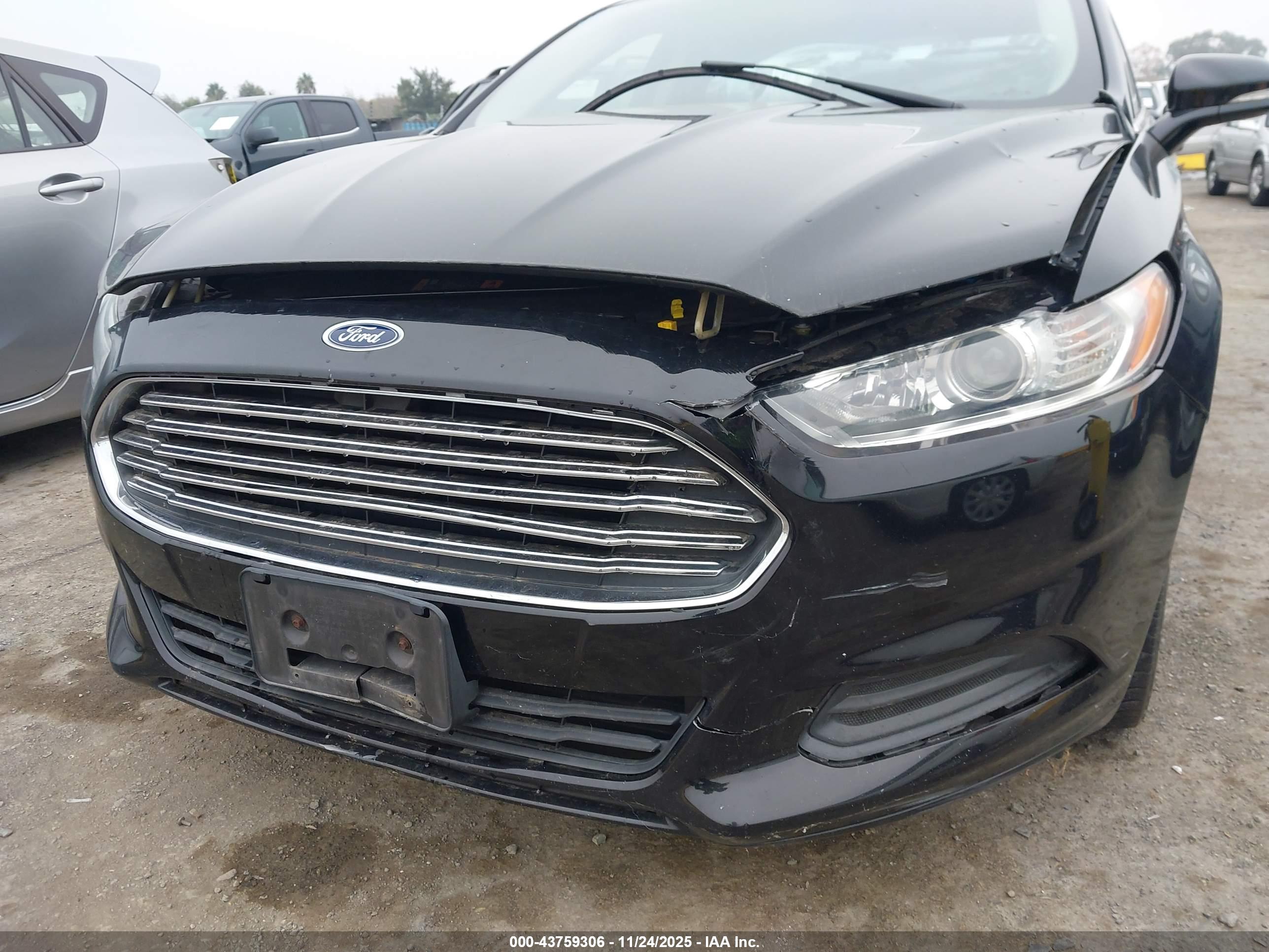 FORD FUSION image 6