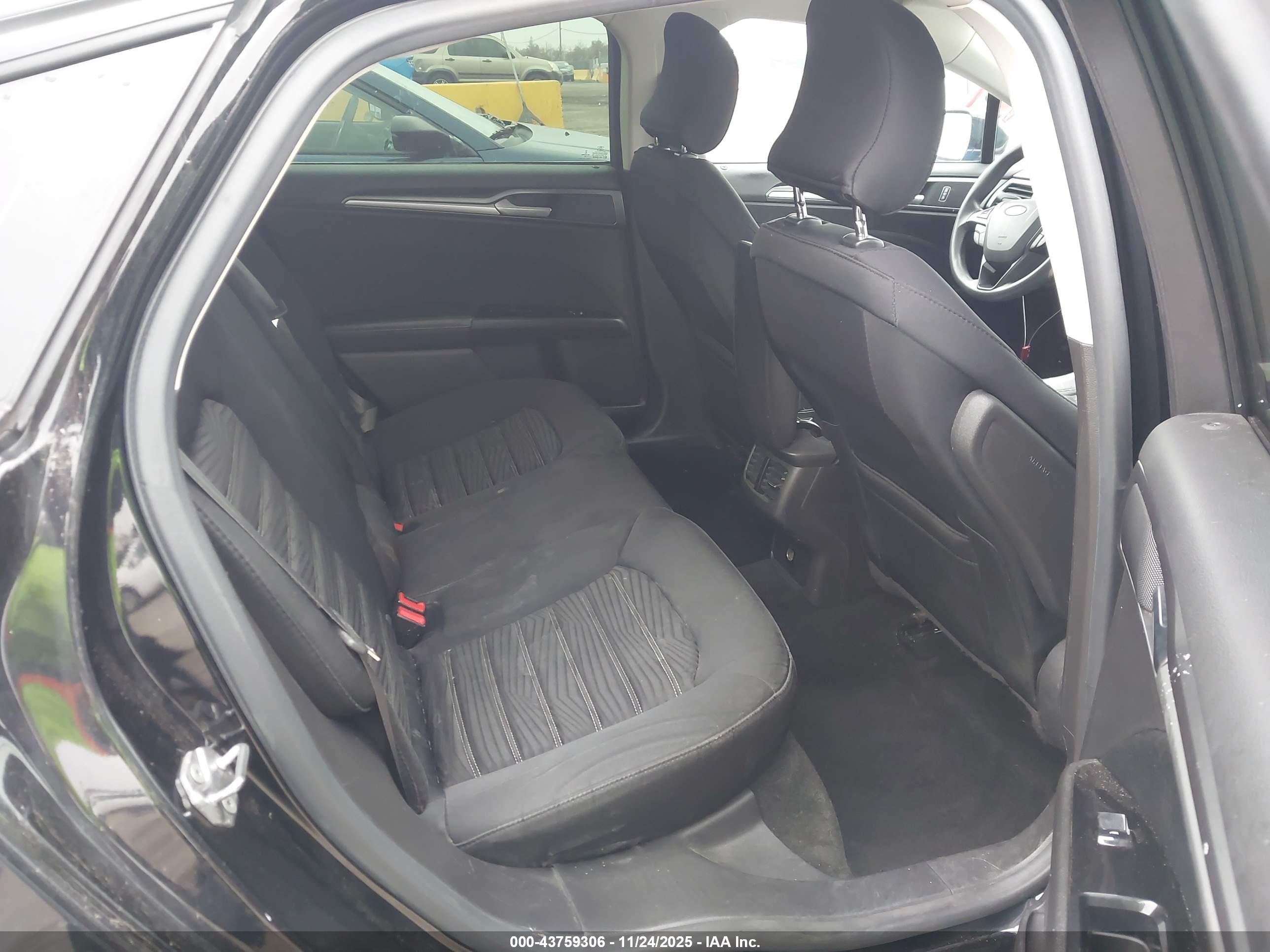 FORD FUSION image 8