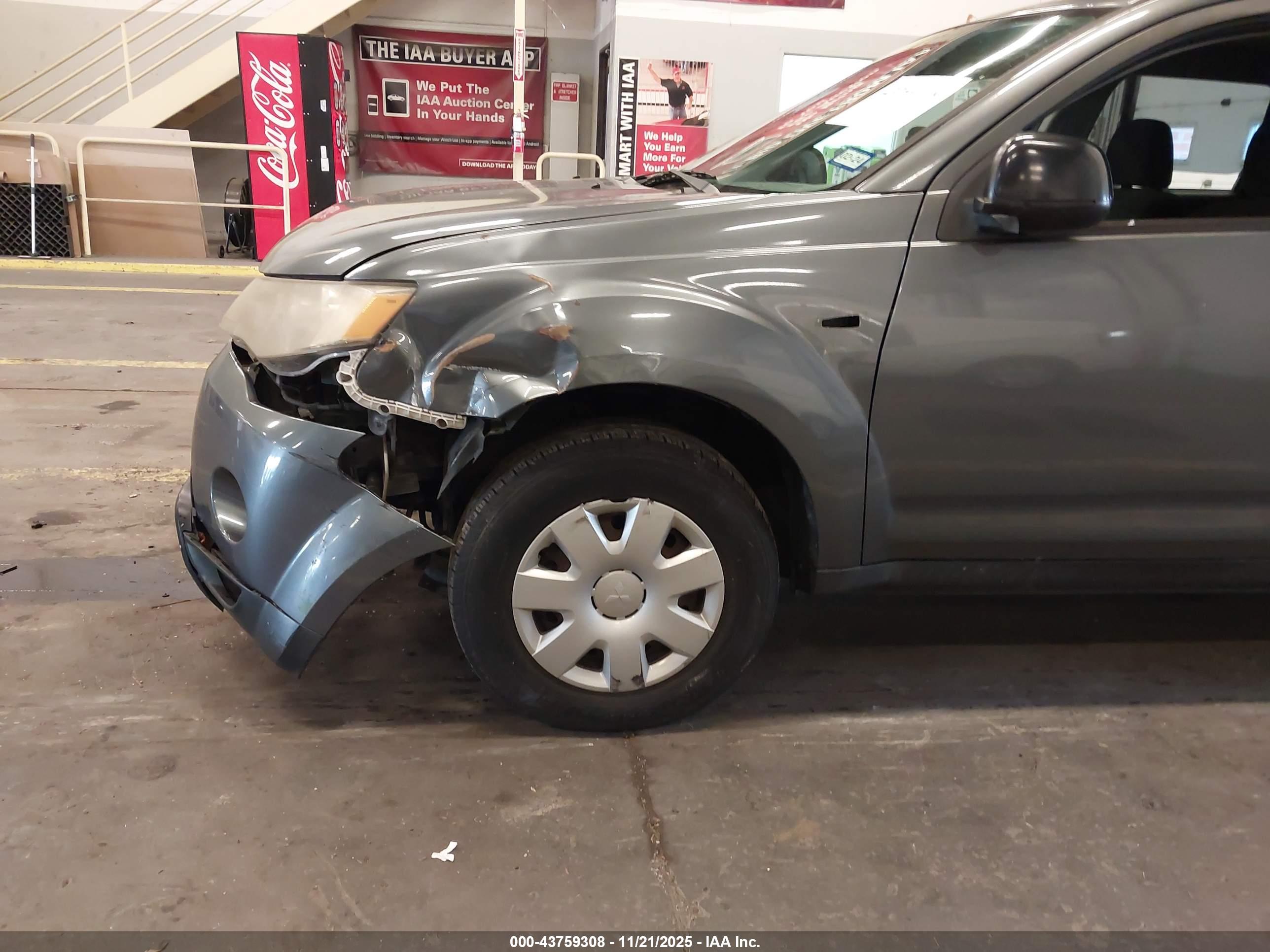 MITSUBISHI OUTLANDER image 6
