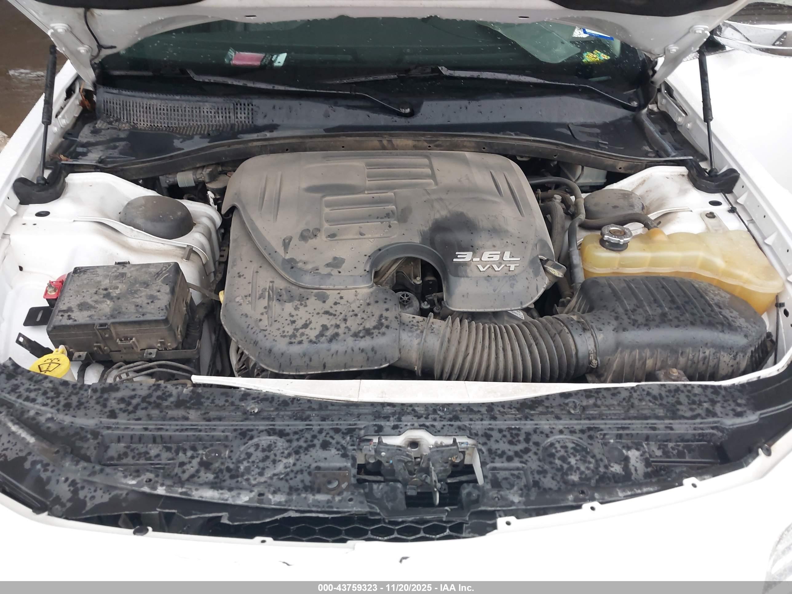 CHRYSLER 300 image 10