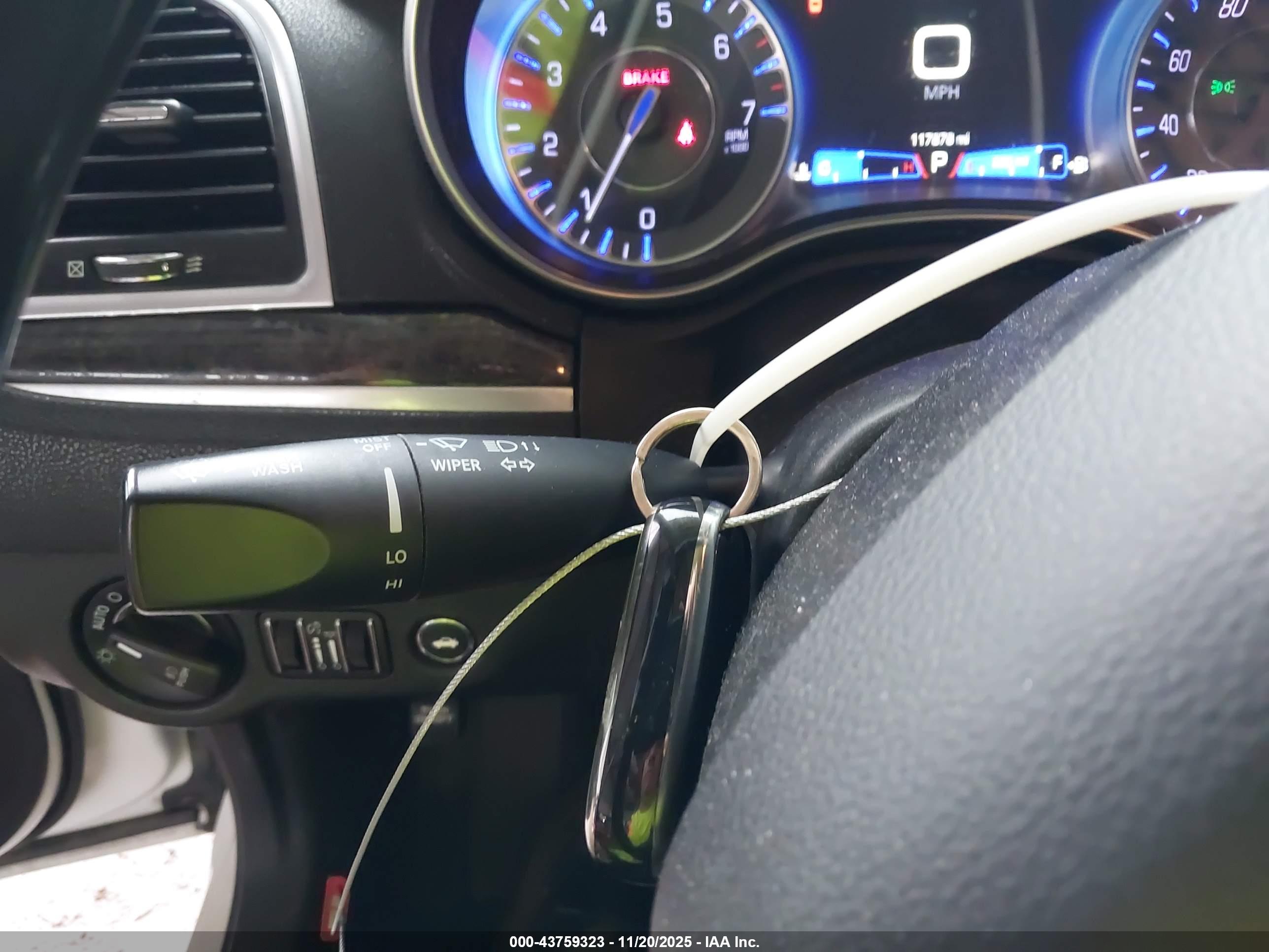 CHRYSLER 300 image 11