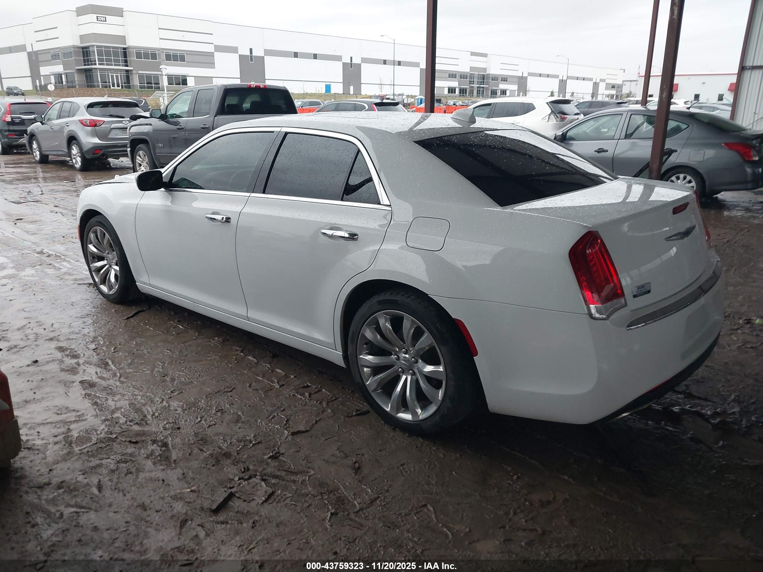 CHRYSLER 300 image 3