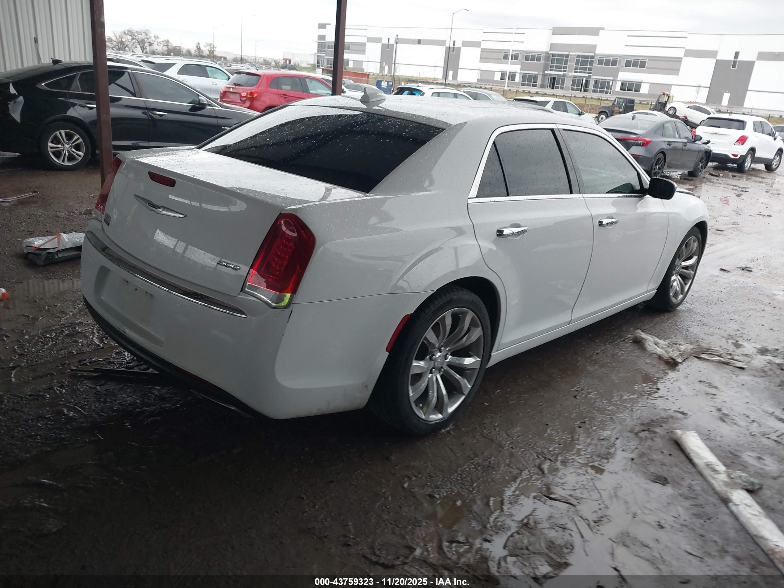 CHRYSLER 300 image 4
