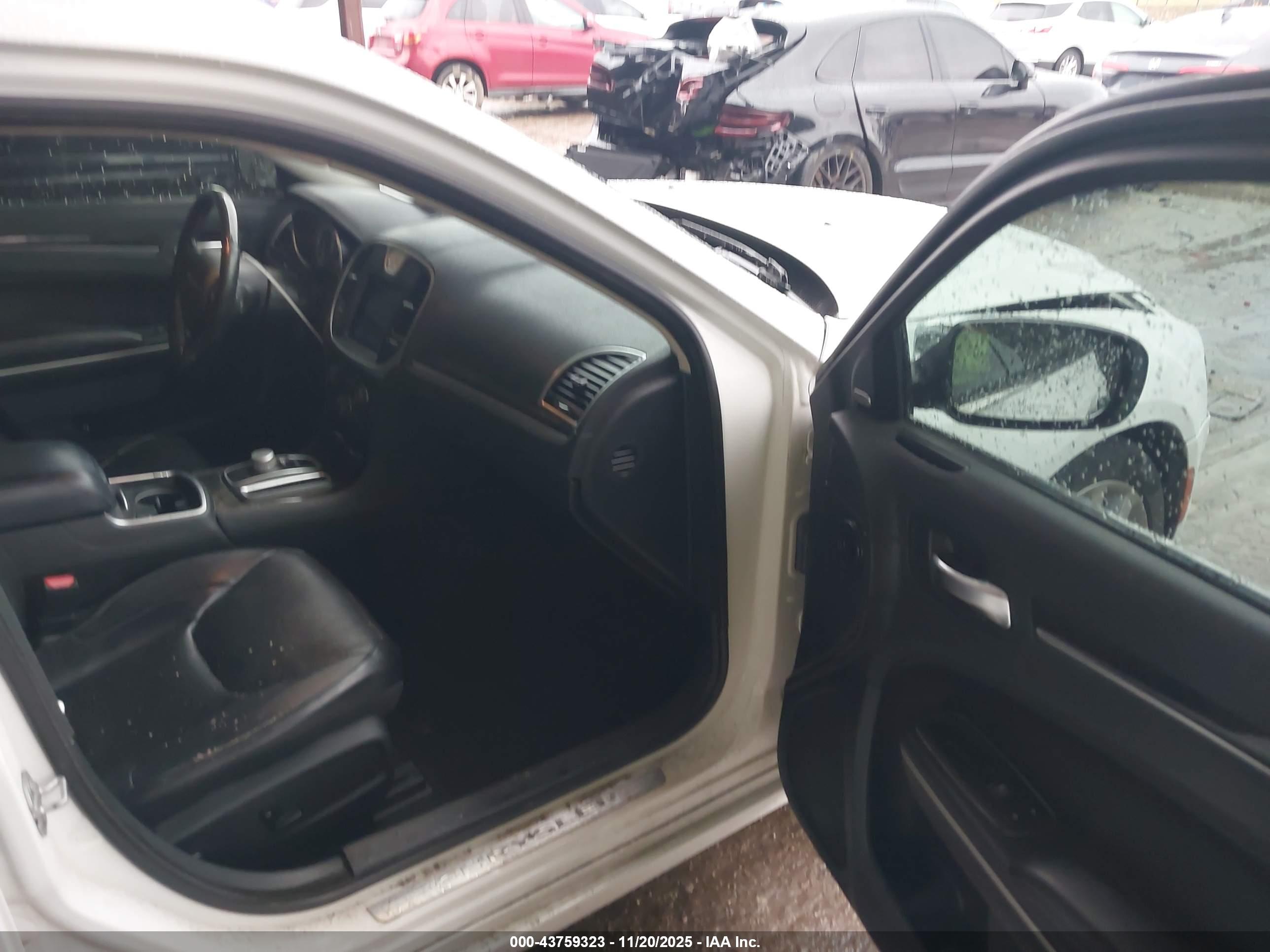 CHRYSLER 300 image 5