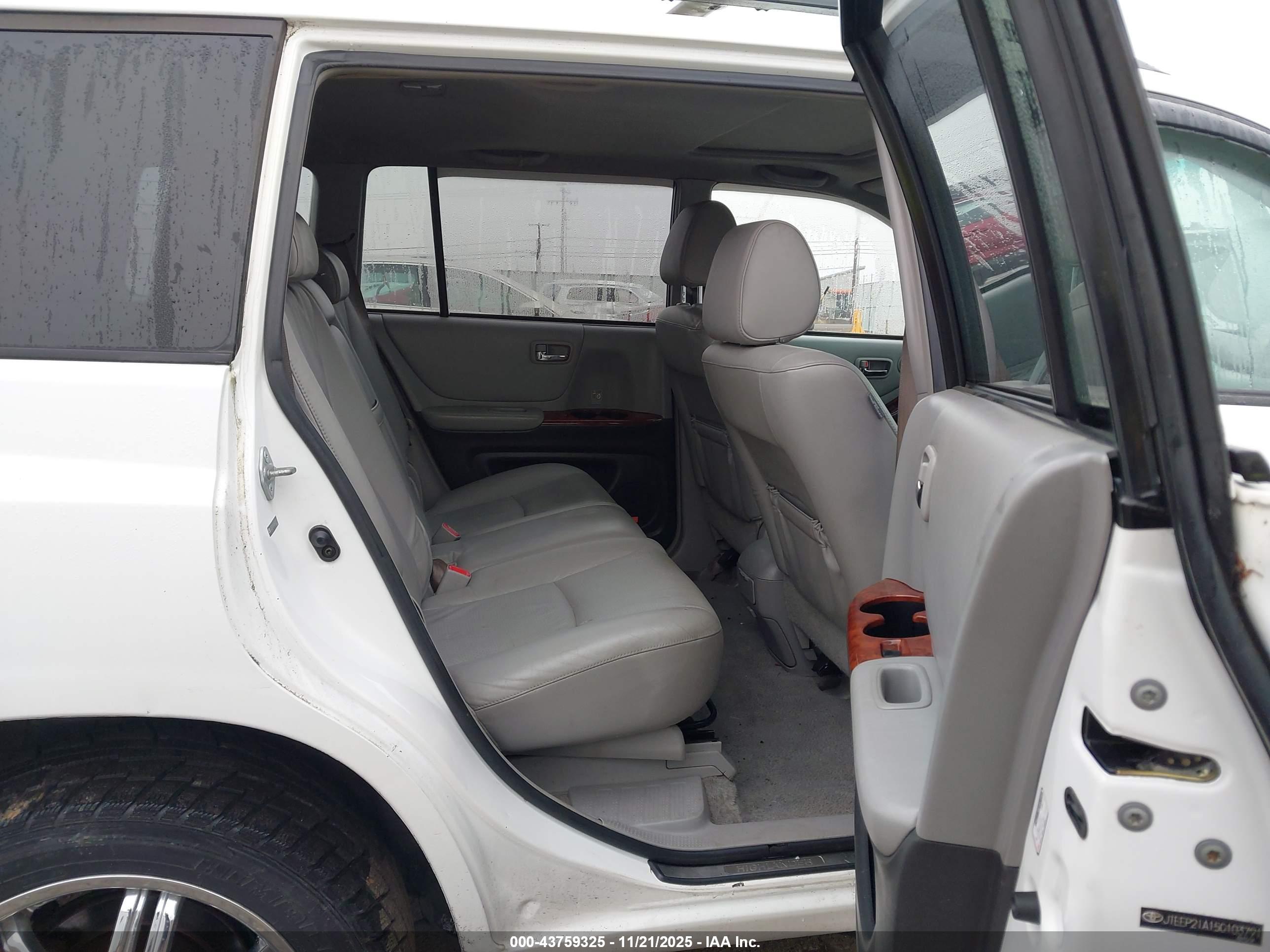 TOYOTA HIGHLANDER image 8