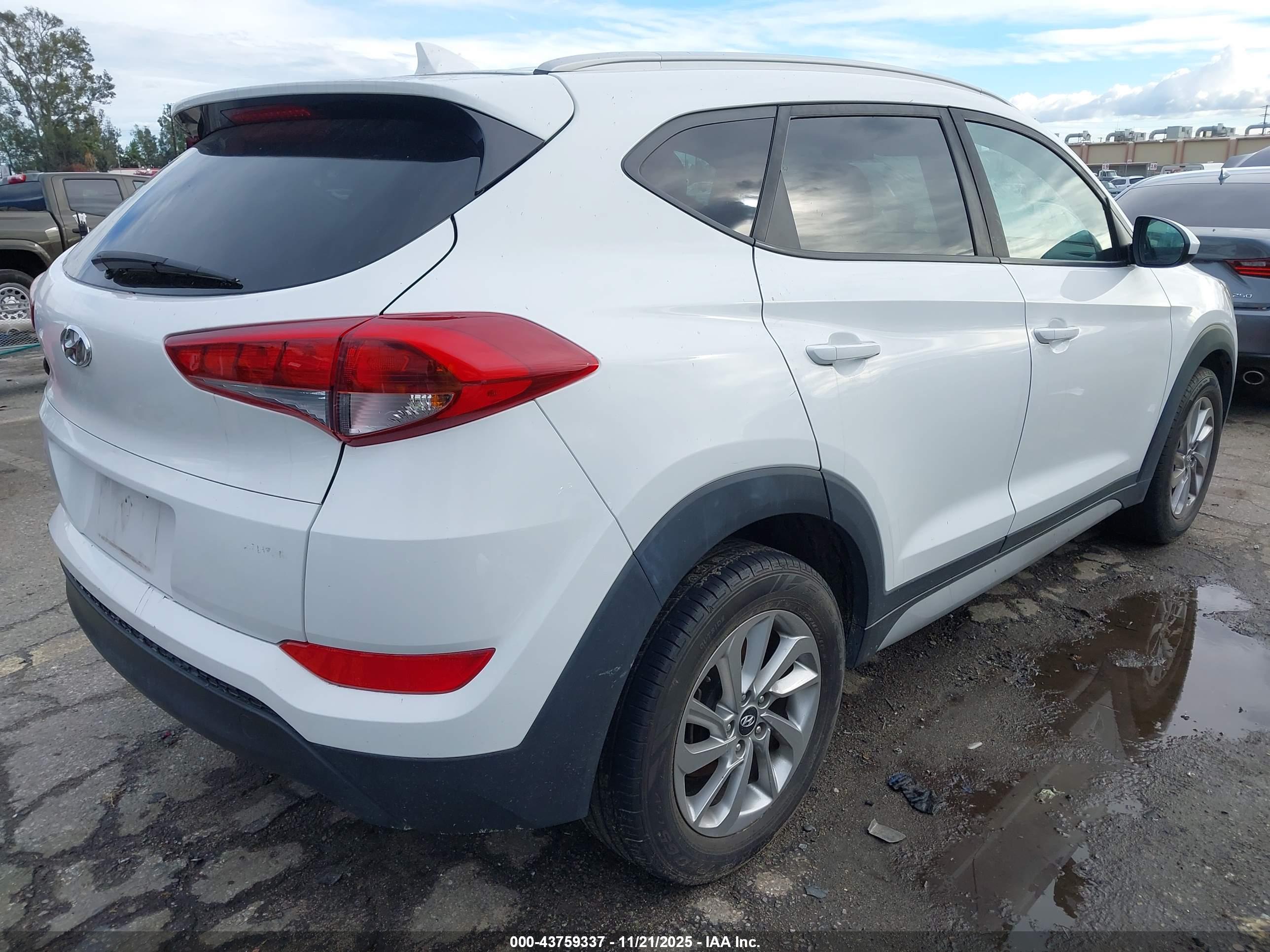 HYUNDAI TUCSON image 4