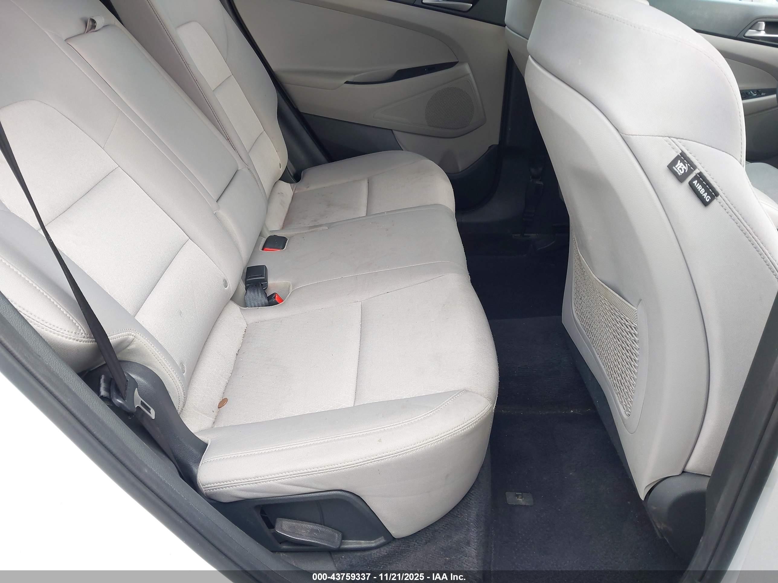 HYUNDAI TUCSON image 8