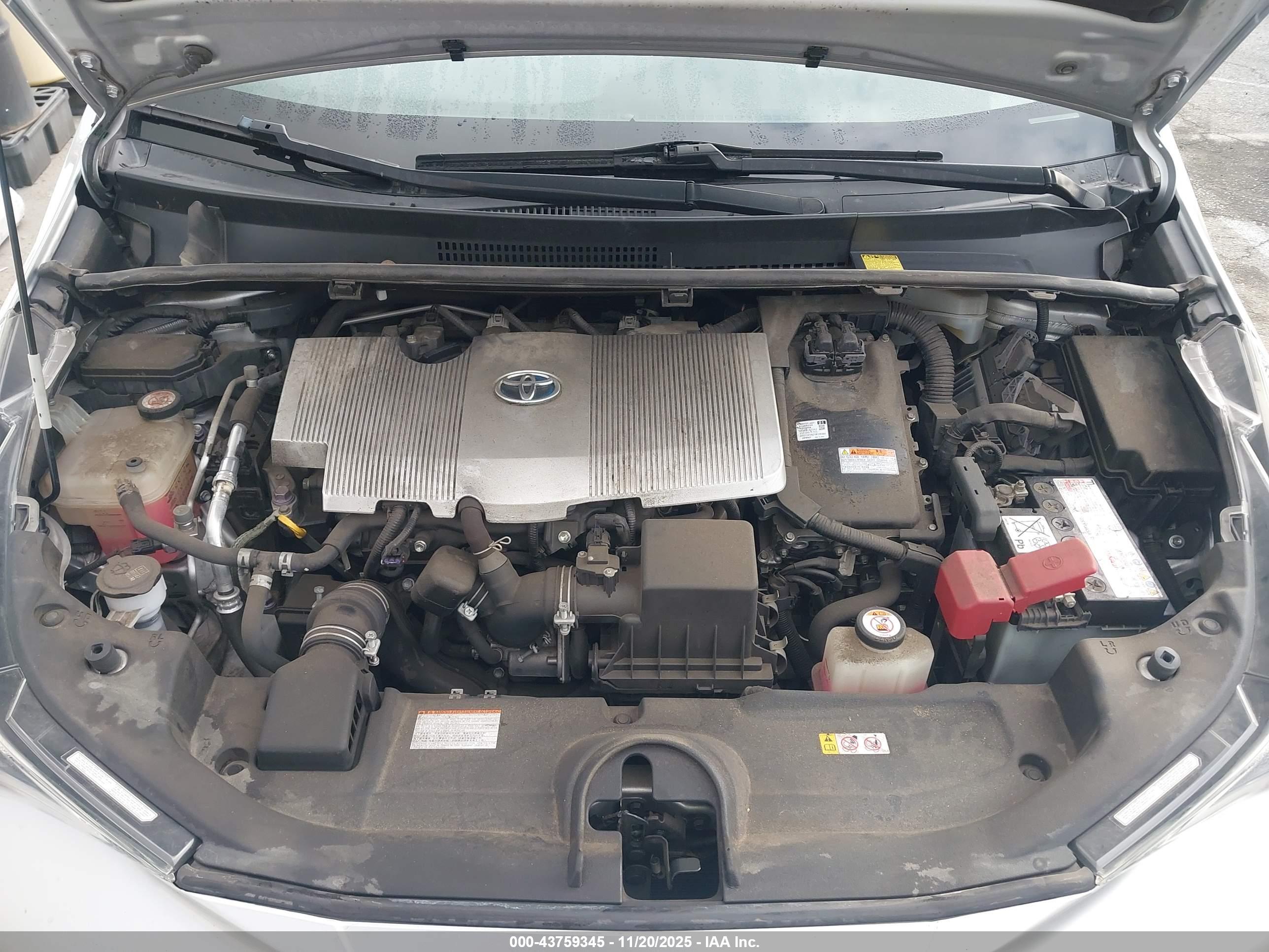 TOYOTA PRIUS image 10