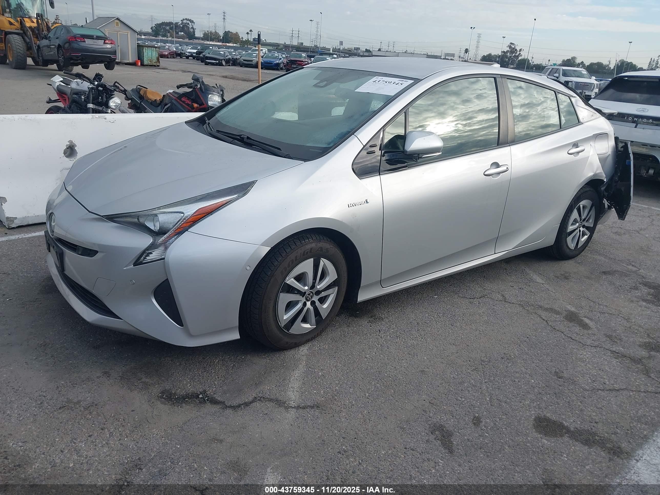 TOYOTA PRIUS image 2