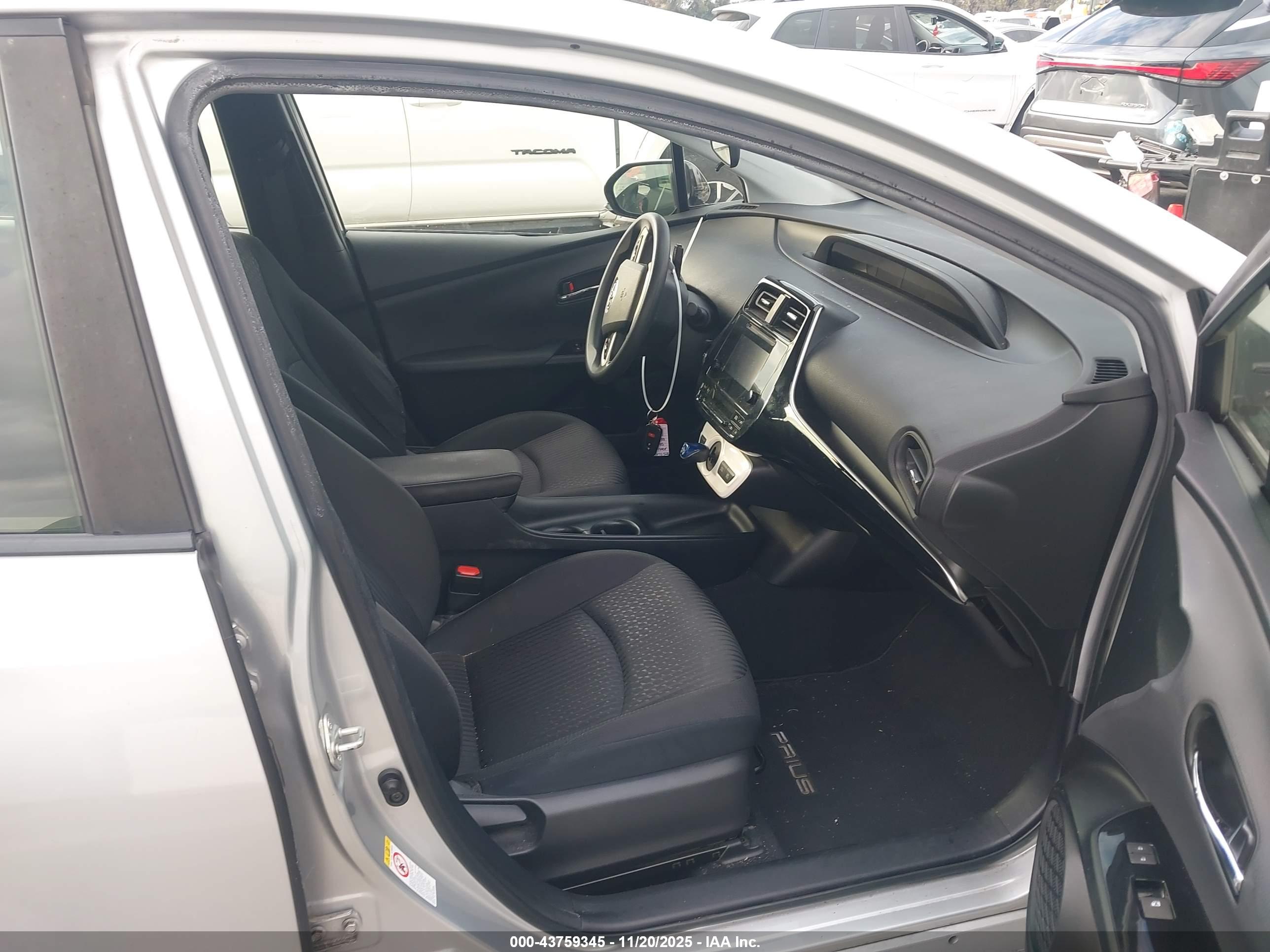TOYOTA PRIUS image 5