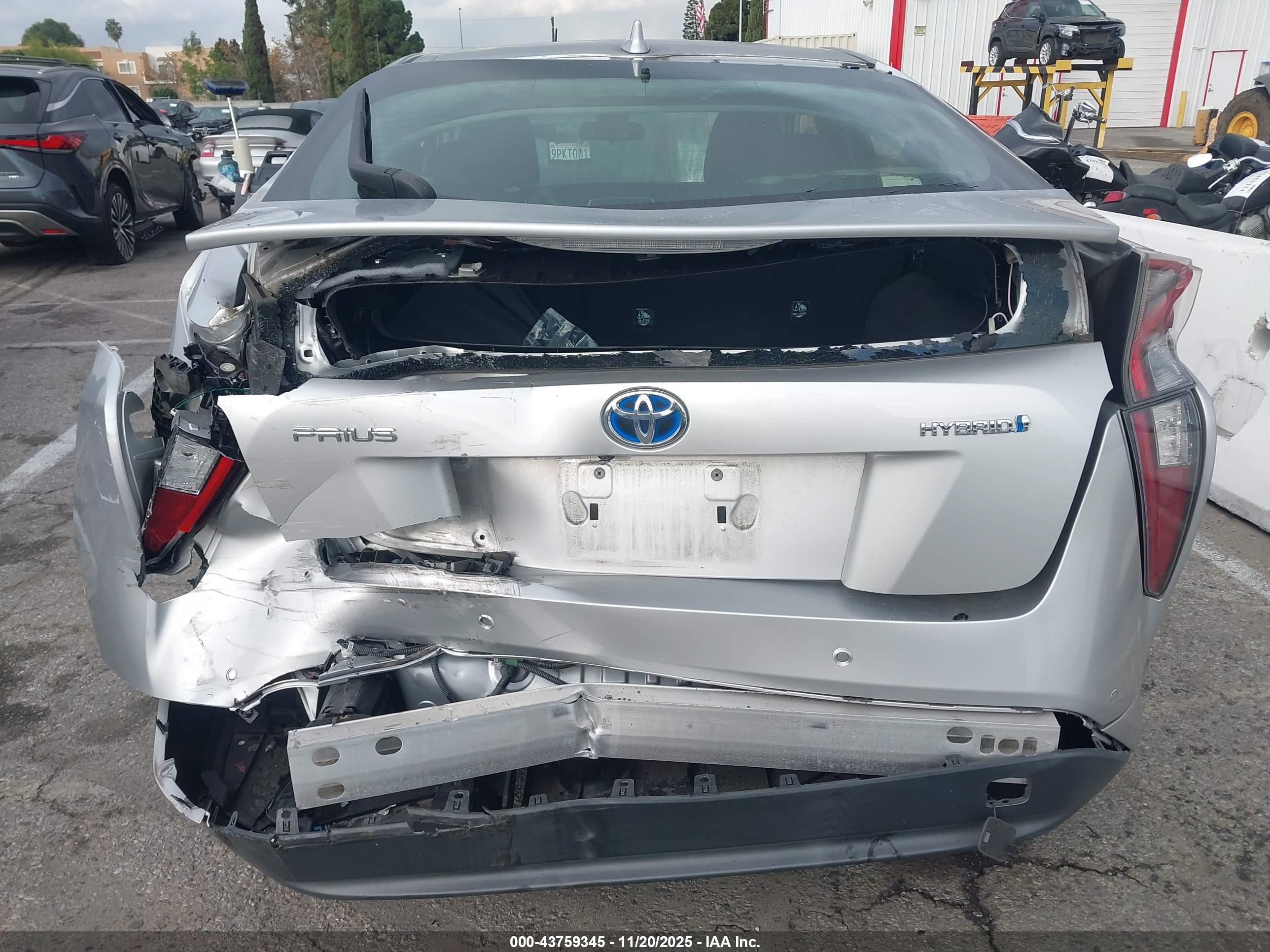TOYOTA PRIUS image 6