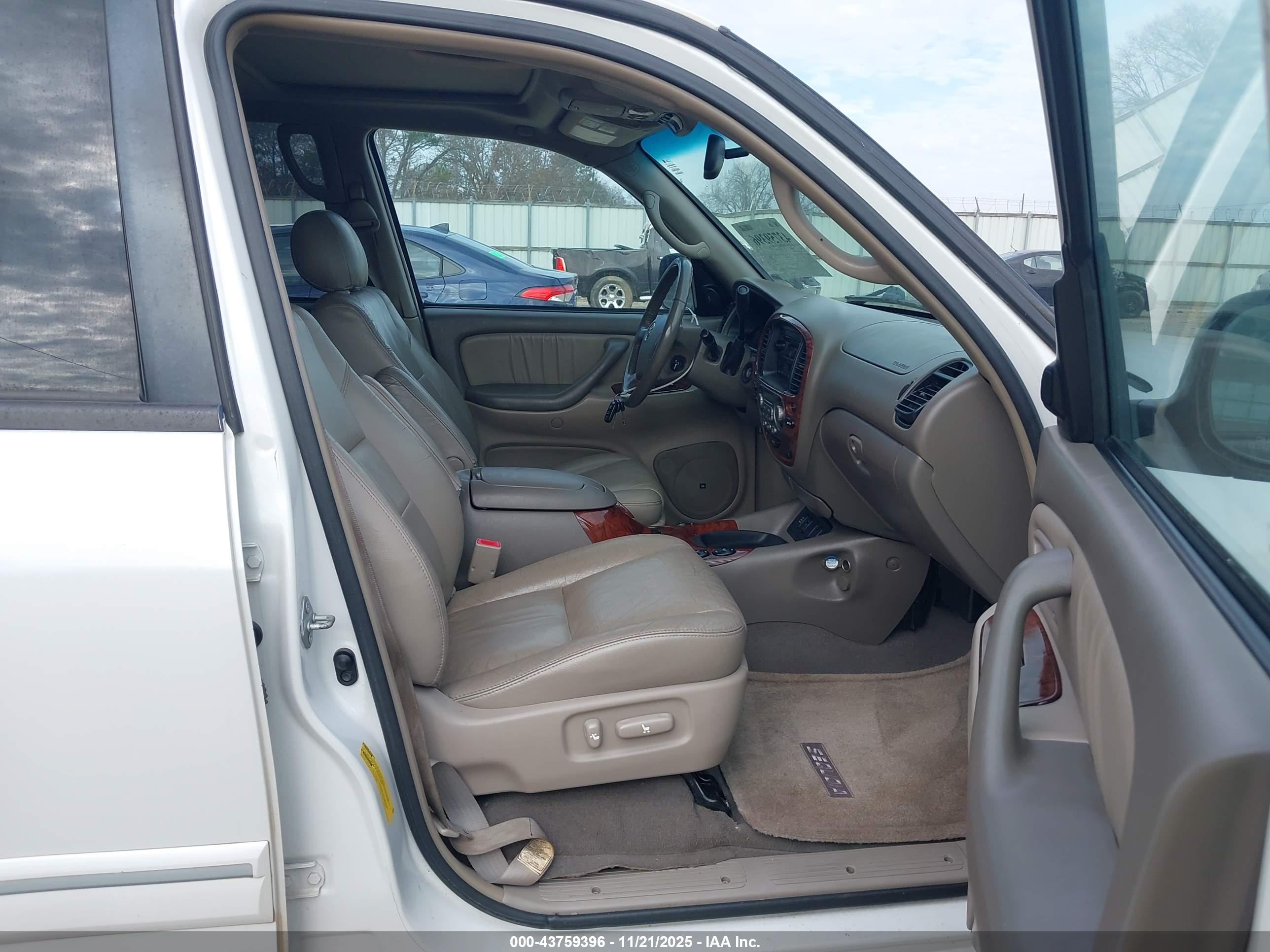 TOYOTA SEQUOIA image 5