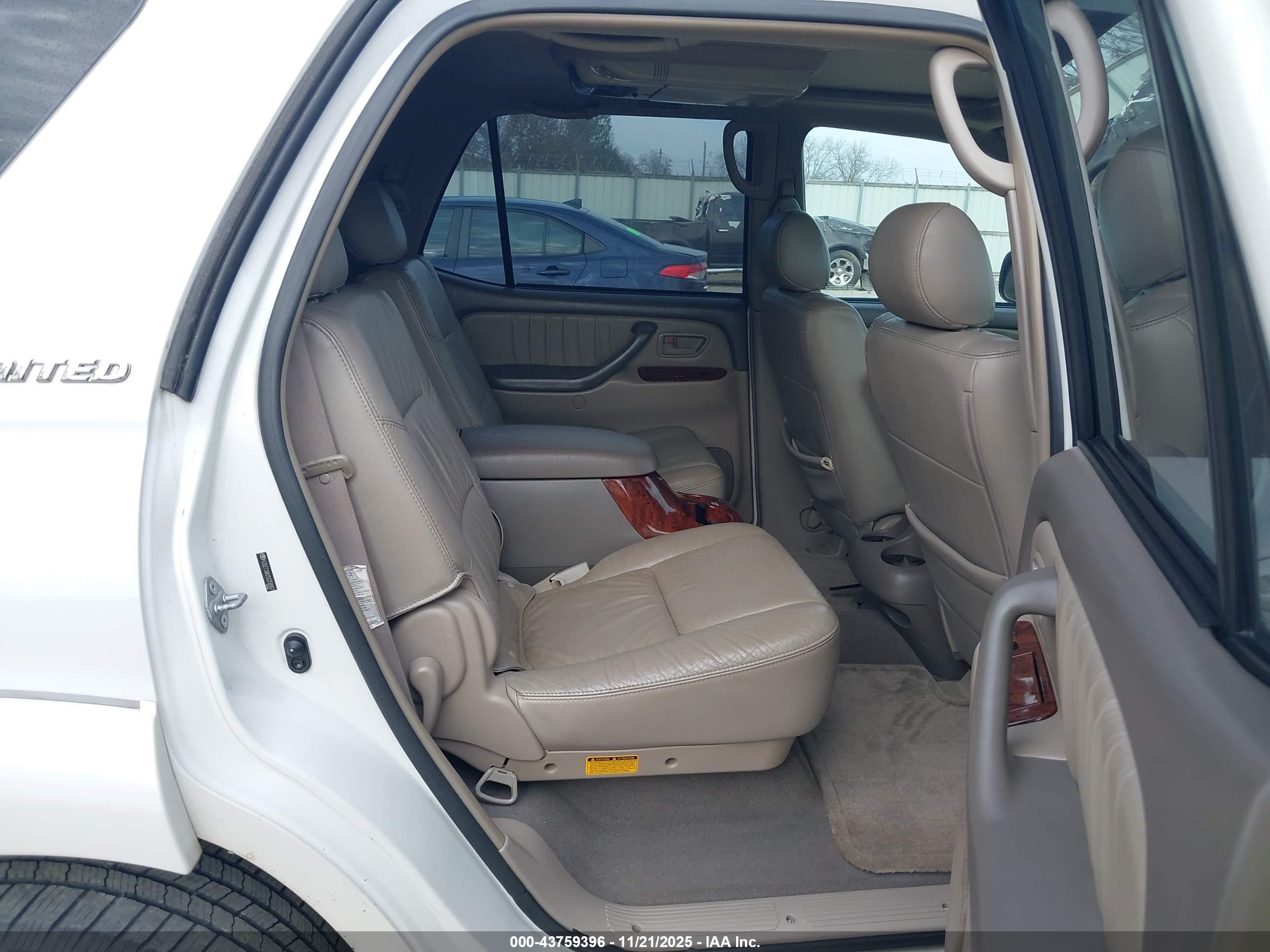 TOYOTA SEQUOIA image 8